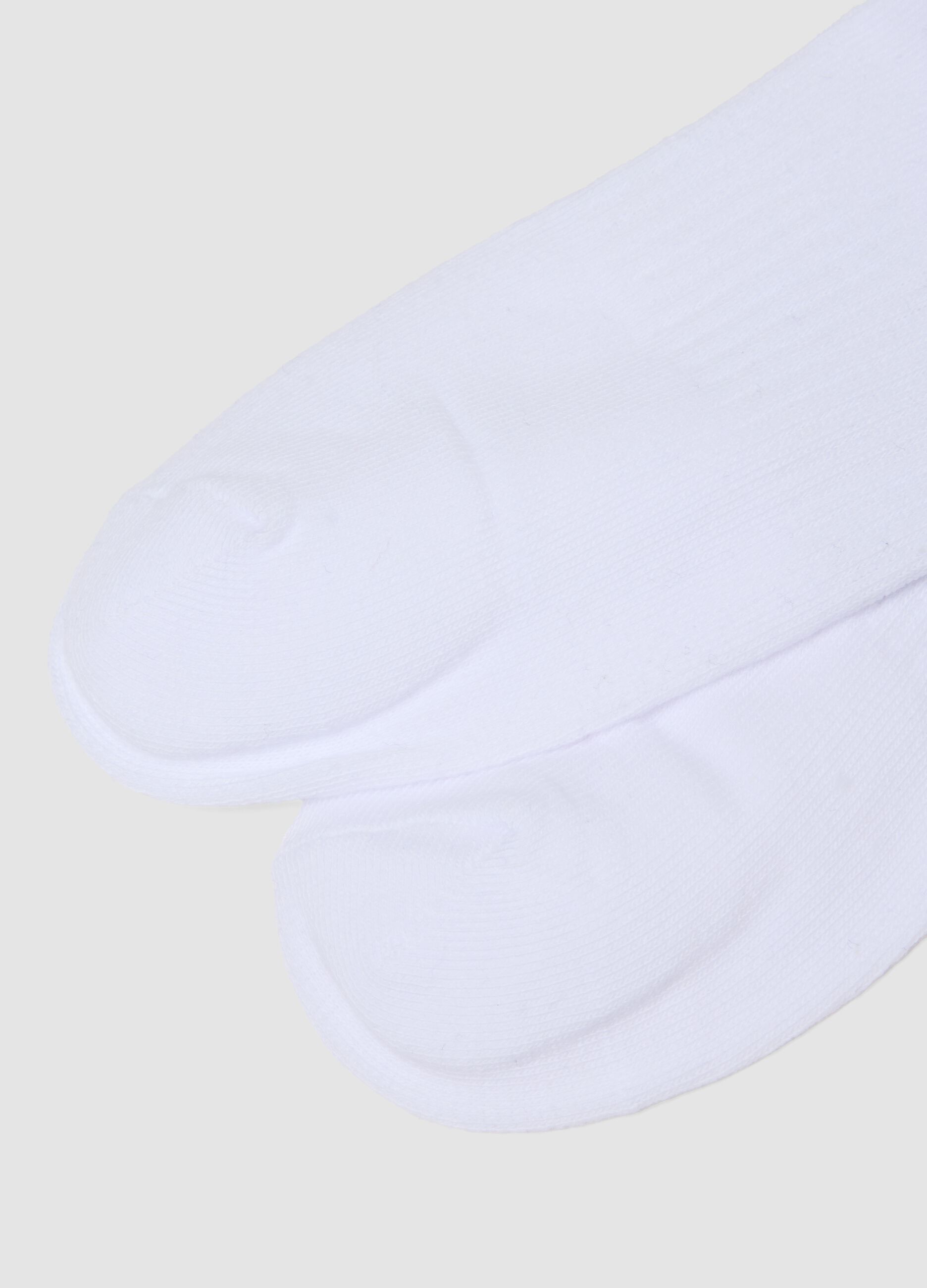 3-pack of white organic cotton ankle sports socks