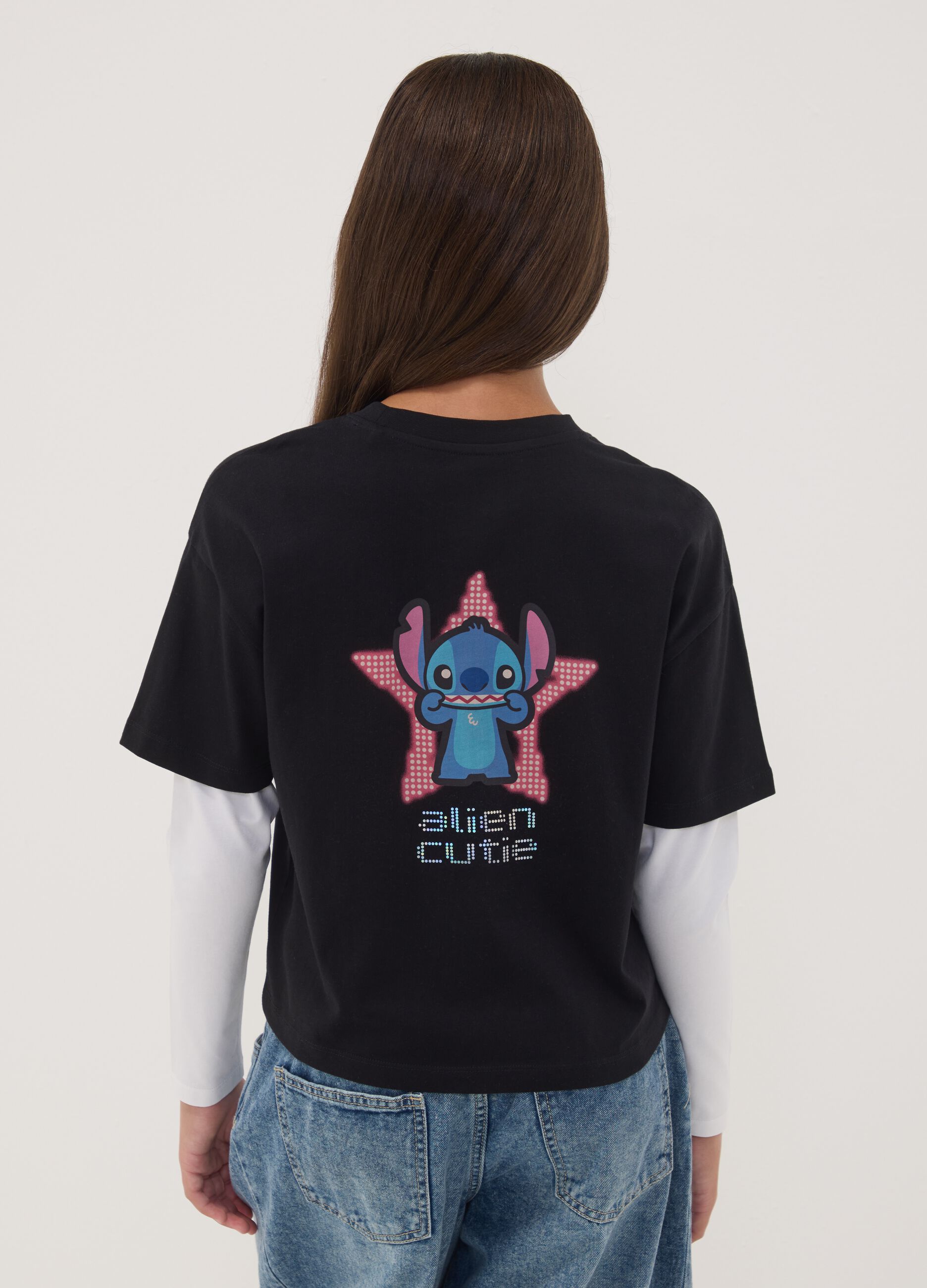 T-shirt nera in puro cotone con collo a costine e stampa Stitch