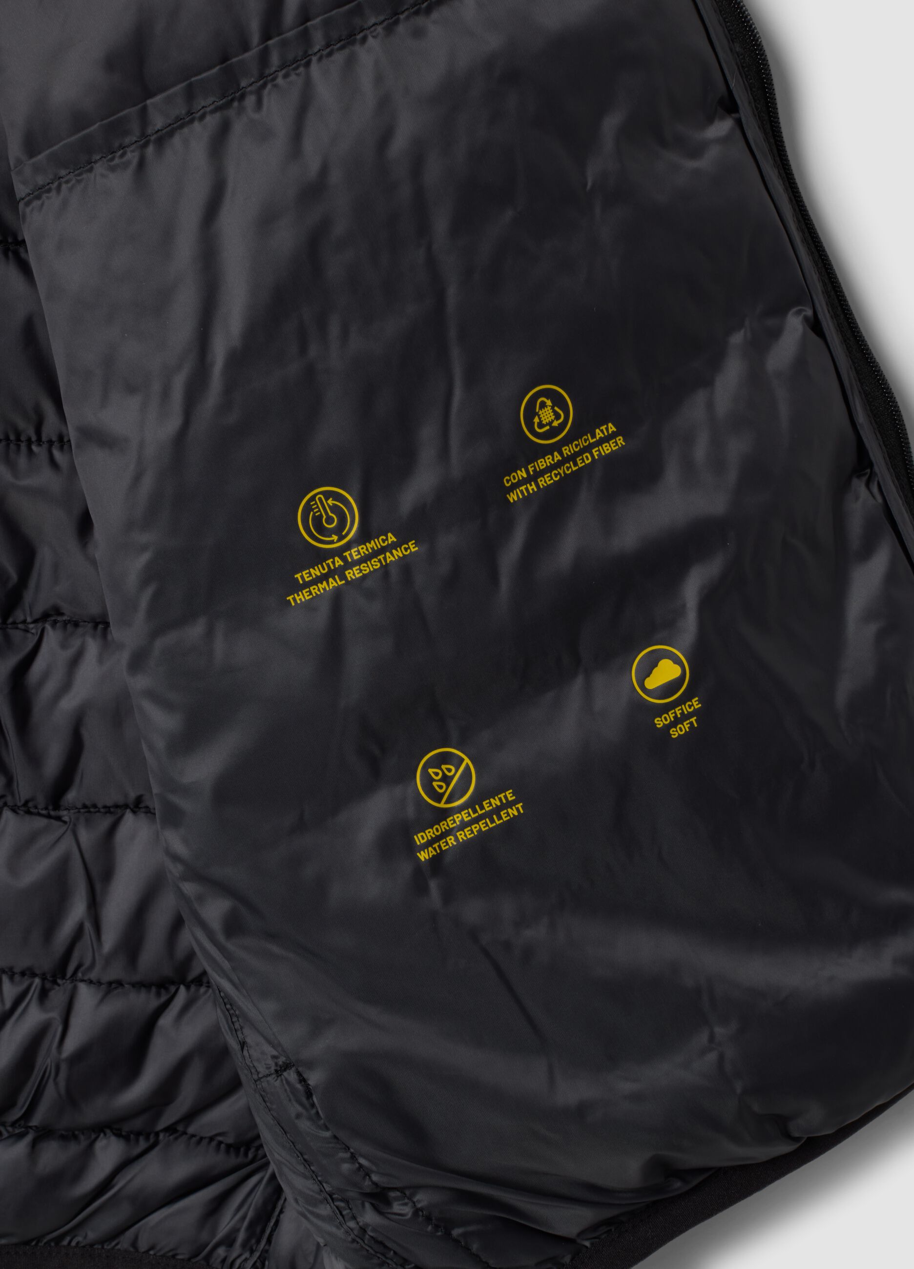 جيليه Ultralight أسود مبطّن بسحّاب