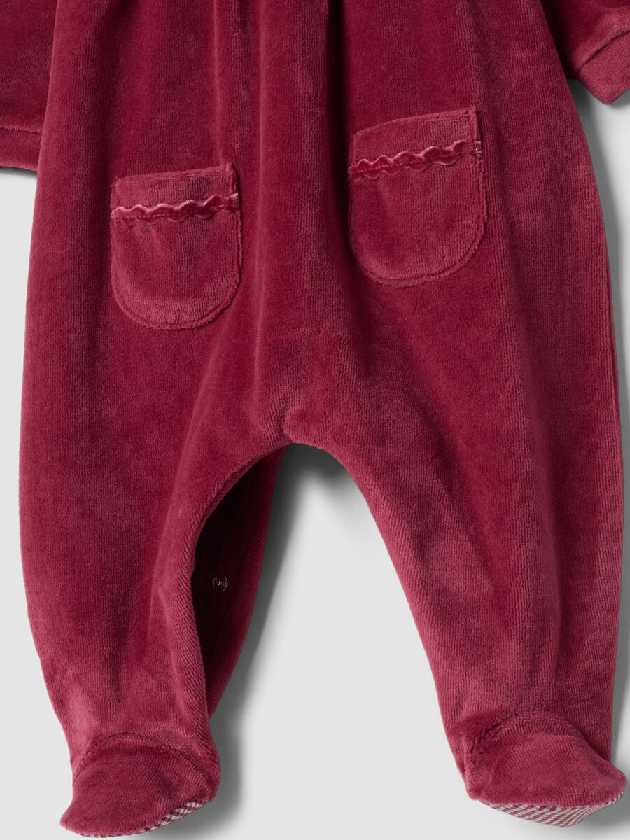 Red organic cotton-blend babygrow with ruffle collar_2
