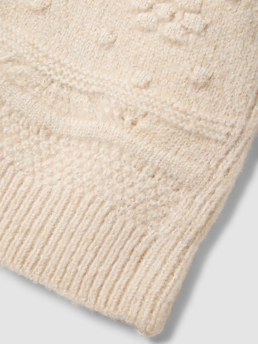 White knitted gilet with raised pattern for baby girl_2