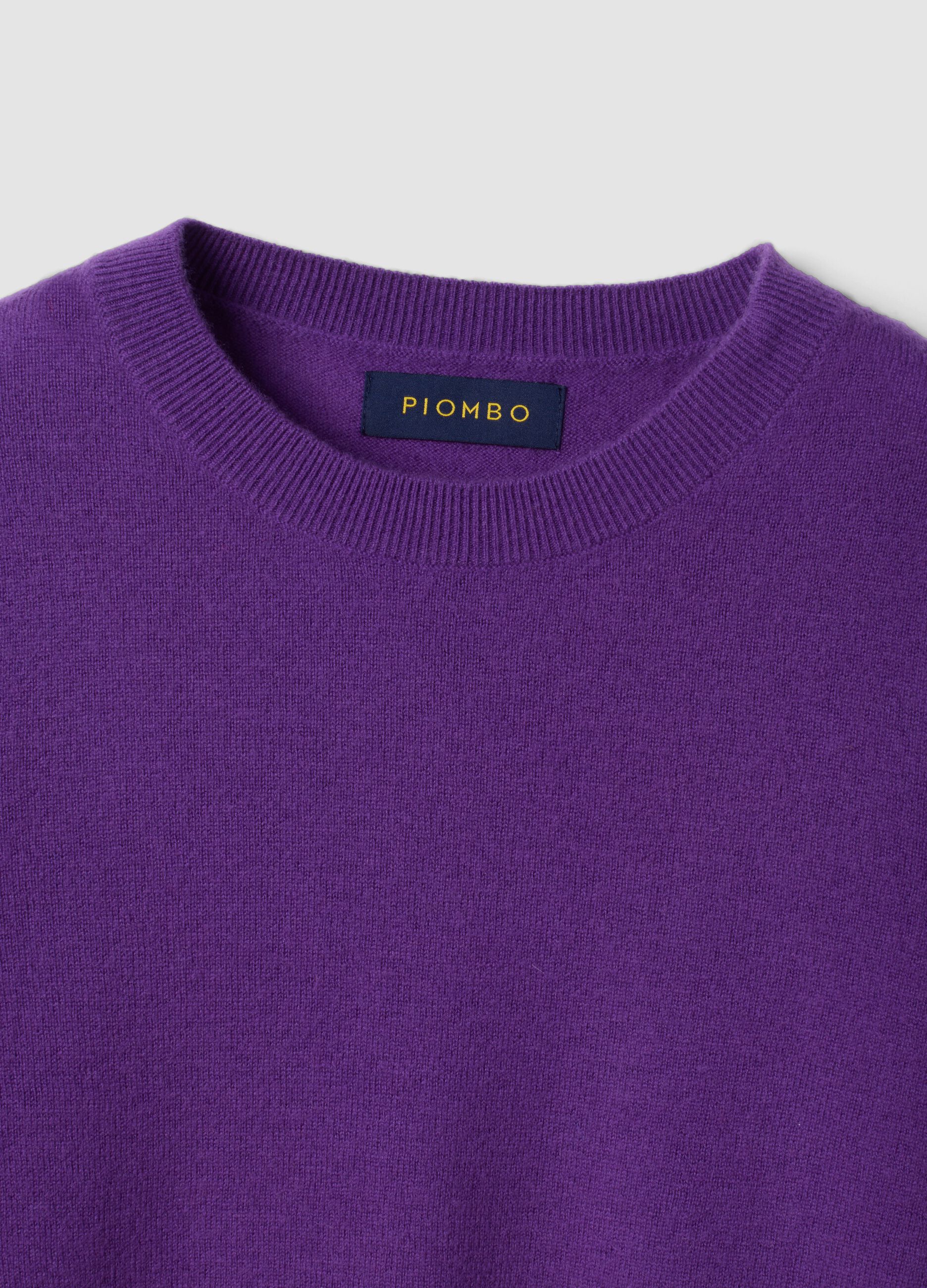 Maglia viola in pura lana a girocollo