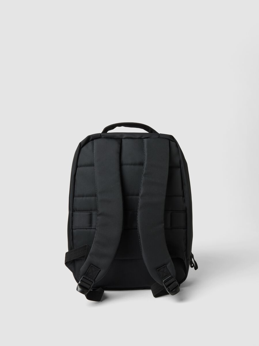 Black water-repellent backpack with front pocket and padded shoulder straps_2