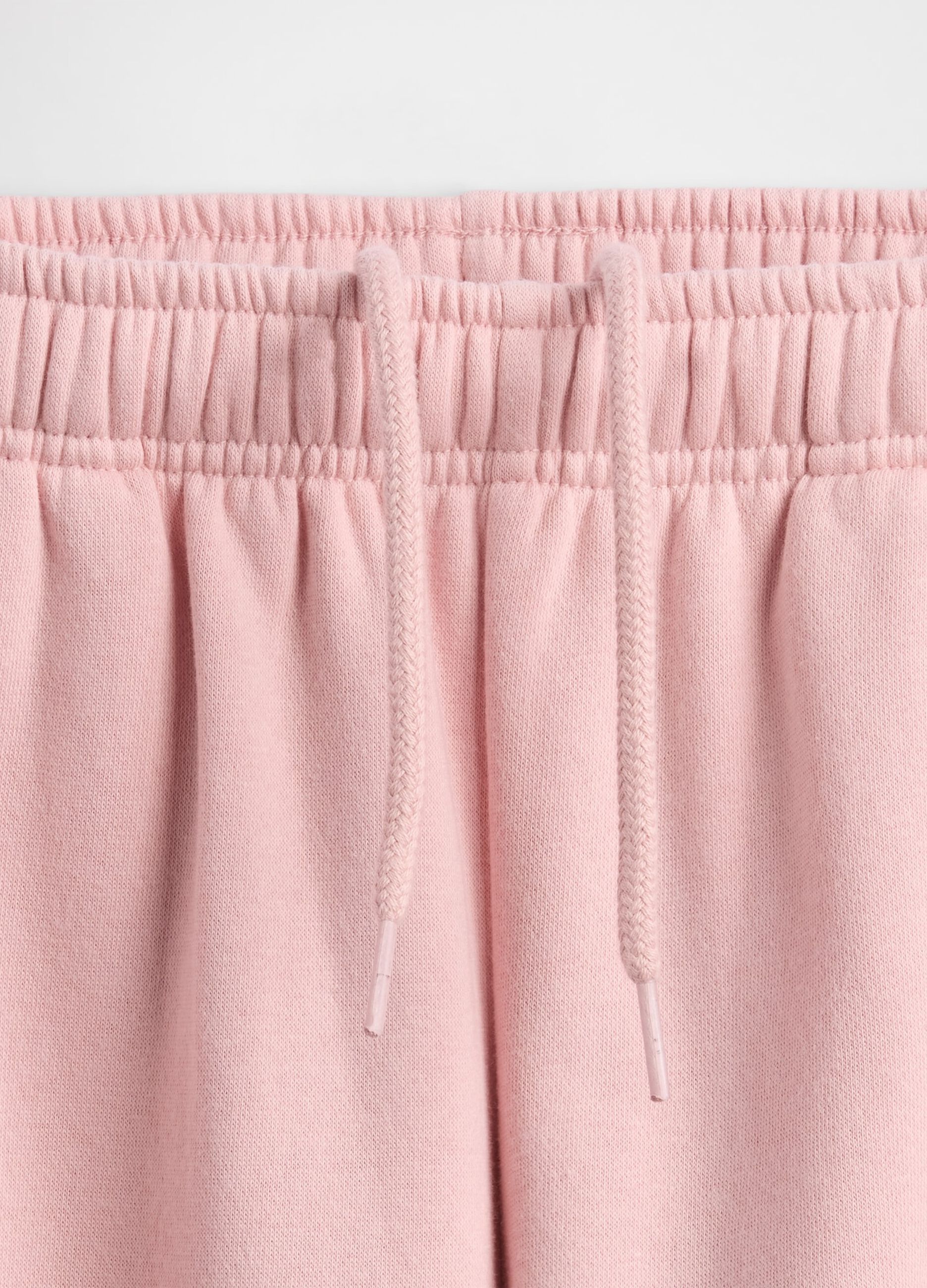 بنطال رياضي بشعار GAP