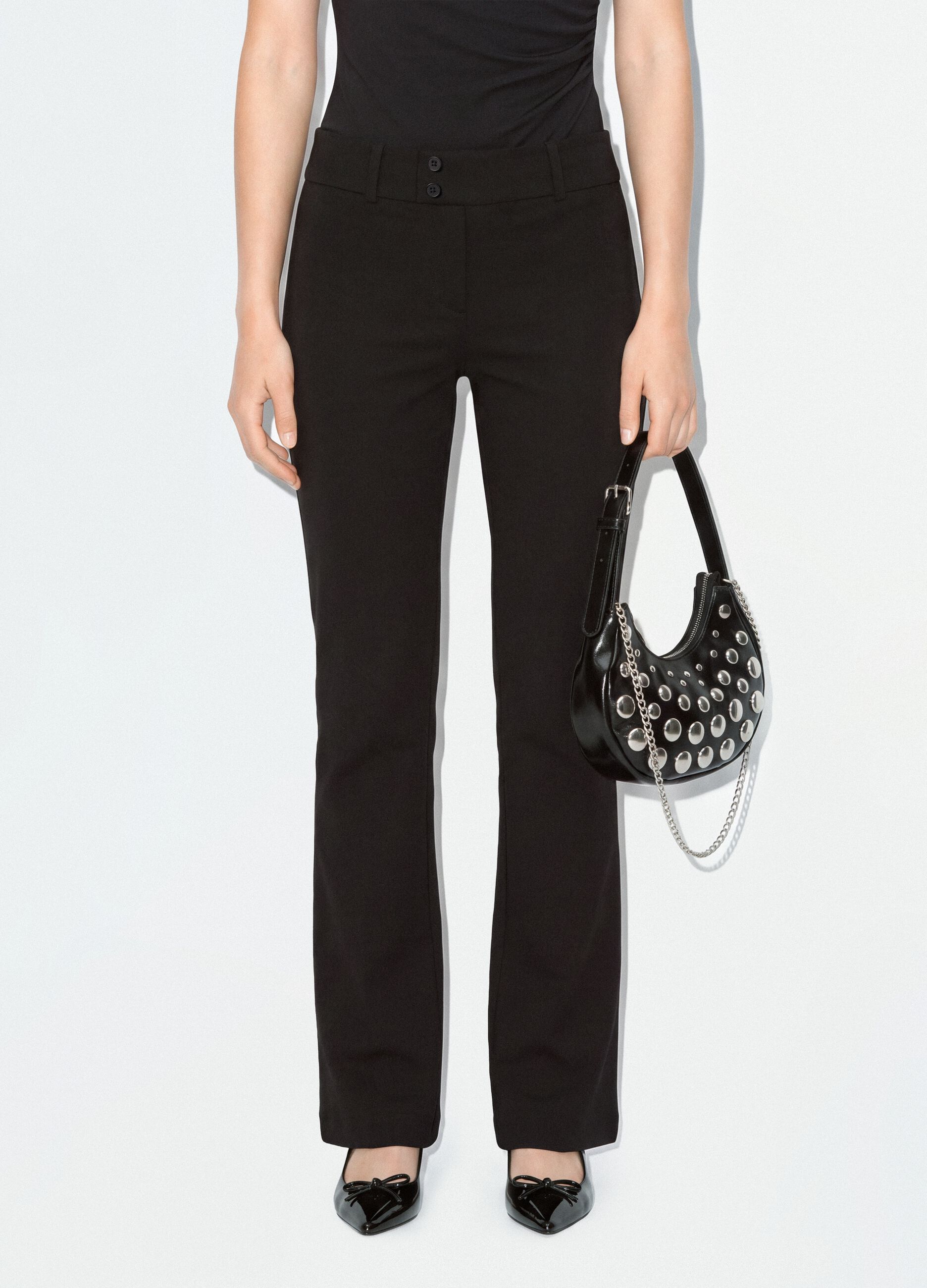 Pantaloni neri flare in viscosa elasticizzata