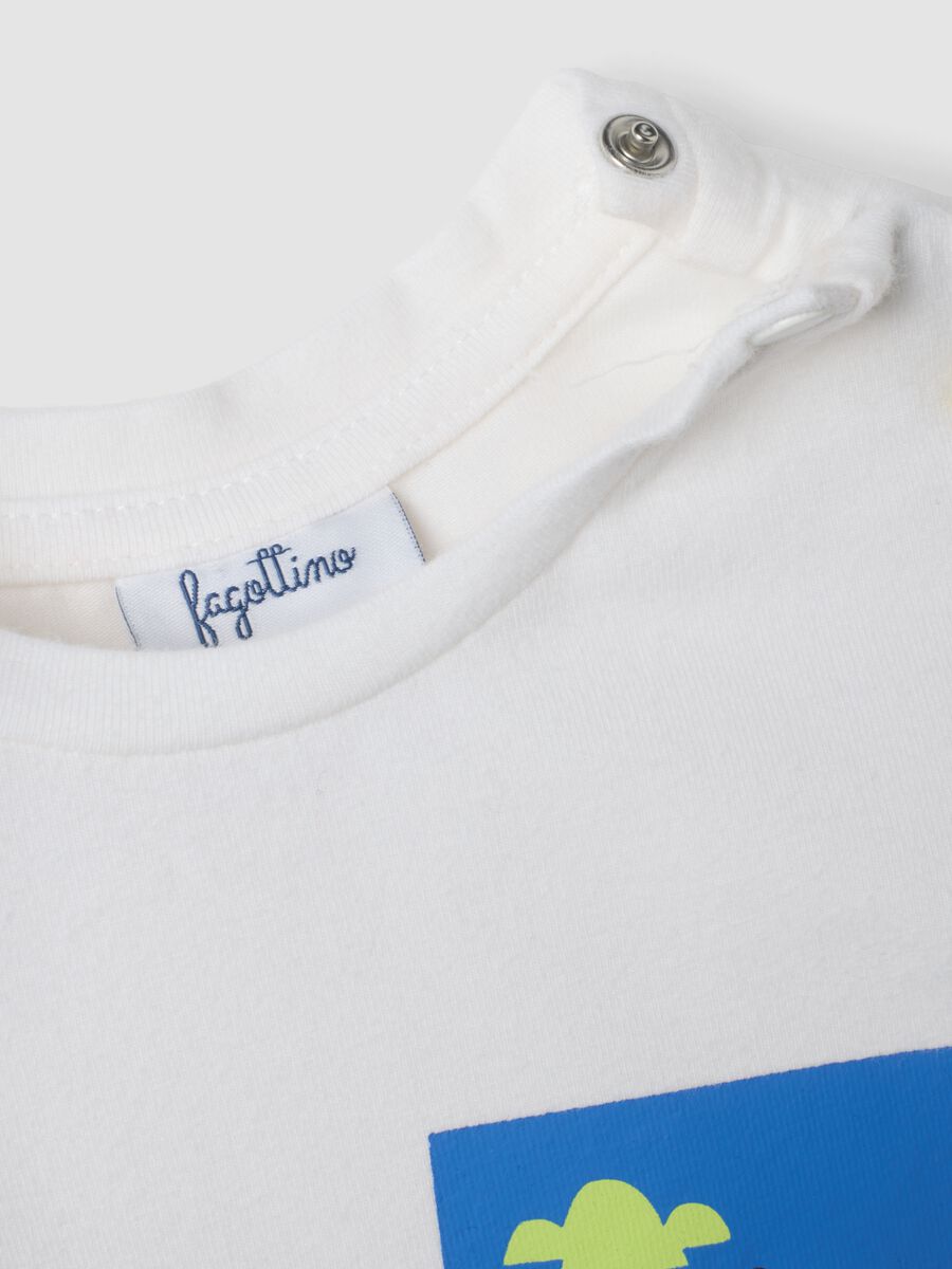 White crew-neck T-shirt in organic stretch cotton_3