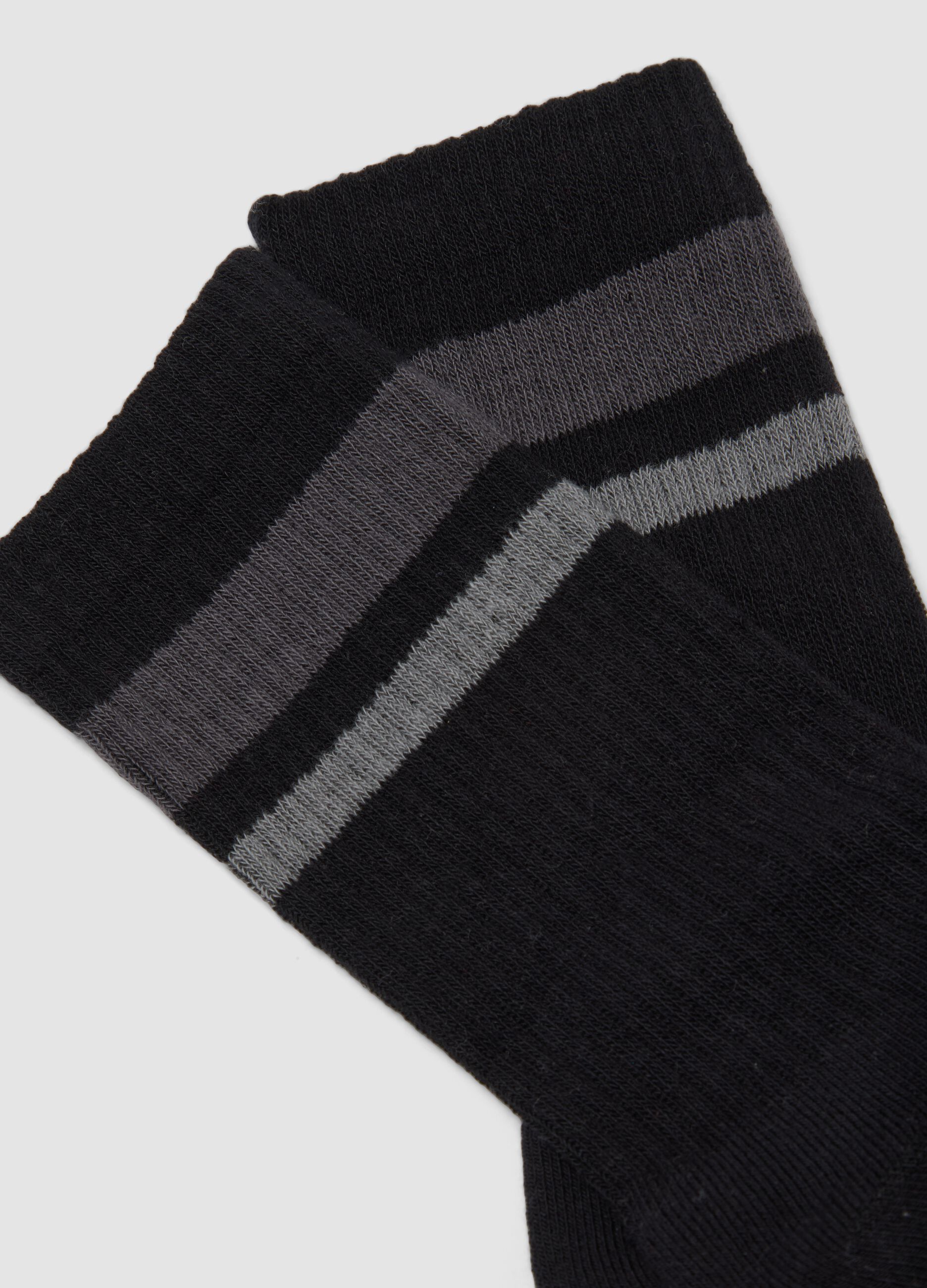 Black stretch cotton sports socks