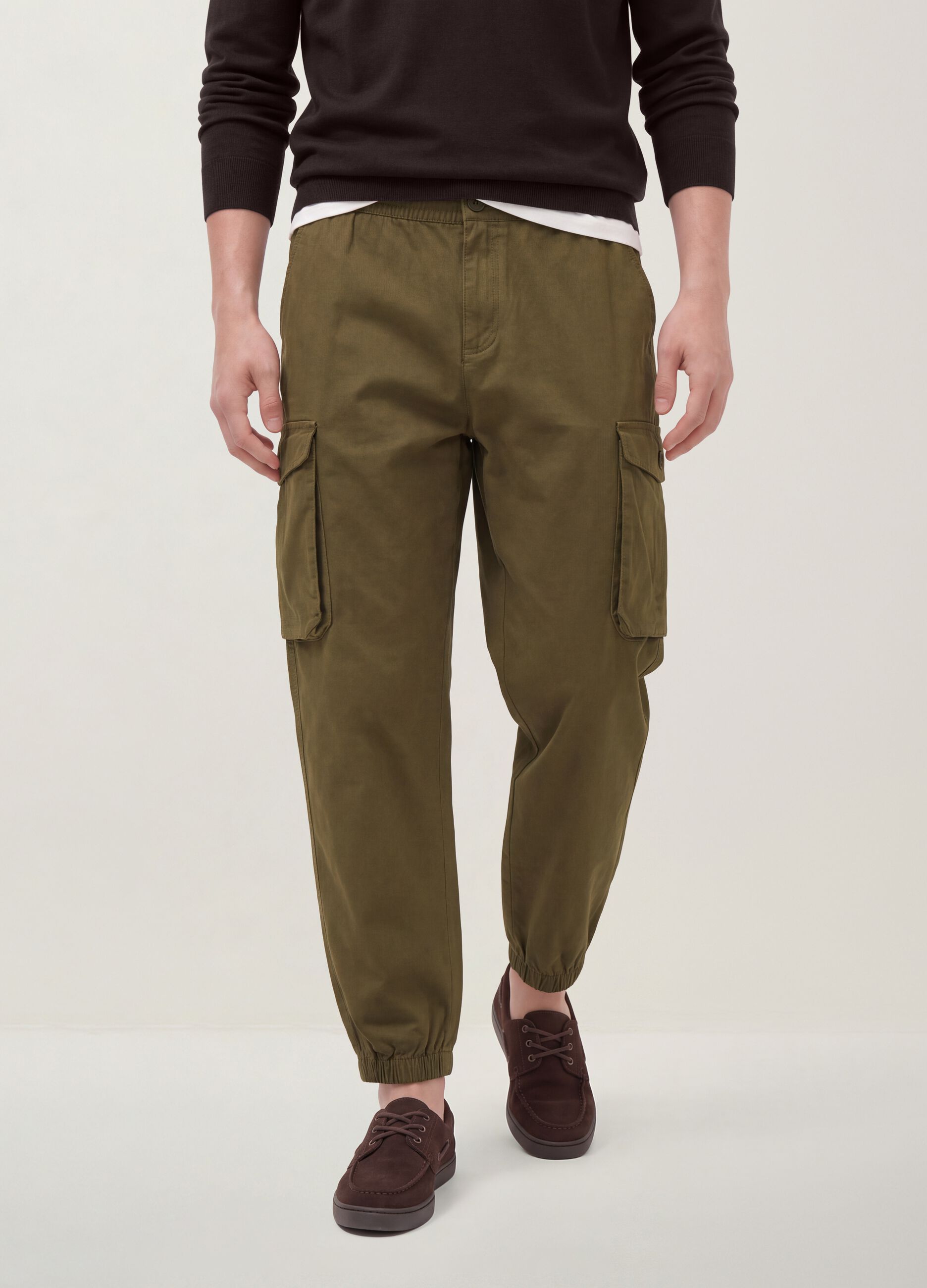 Pantaloni cargo verdi in cotone elasticizzato regular fit