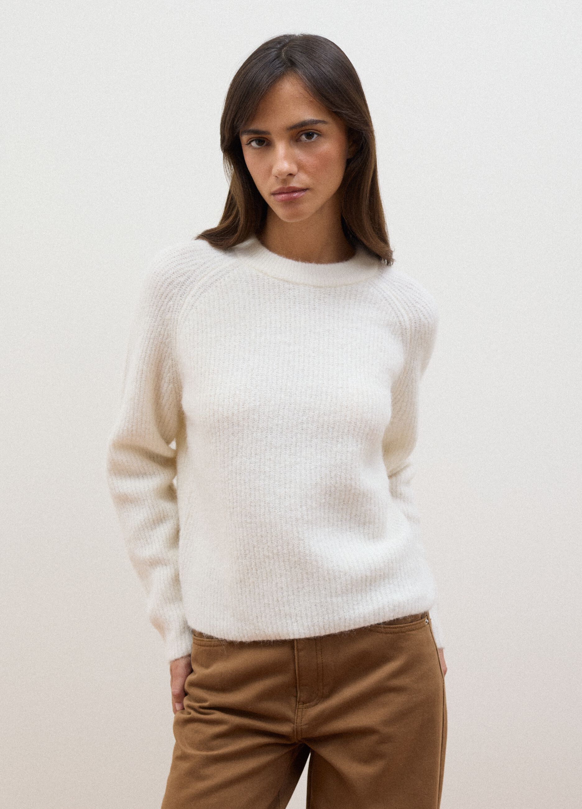 Maglia bianca in alpaca e lana elasticizzato girocollo