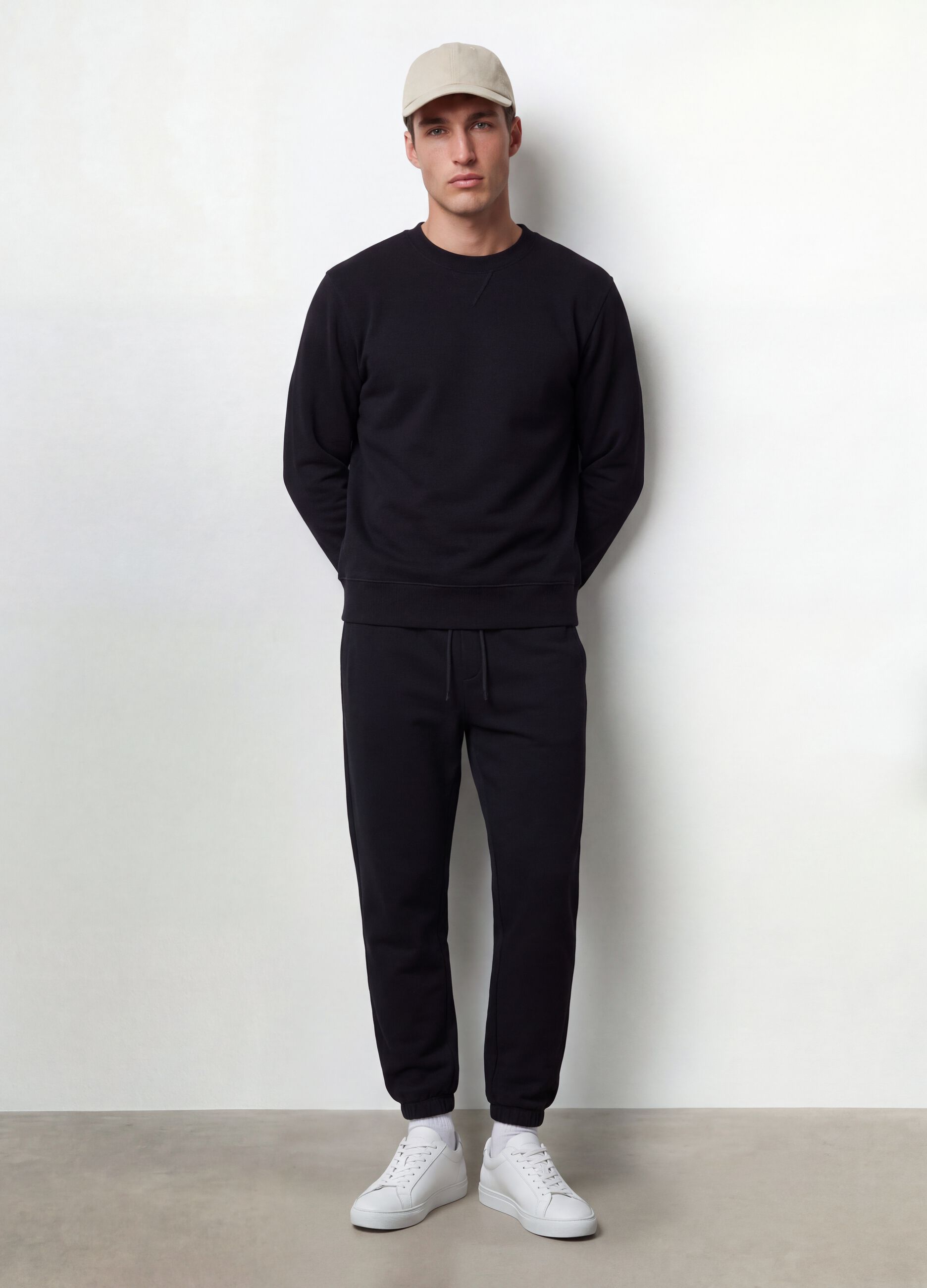 Black crew-neck cotton-blend sweatshirt, regular fit