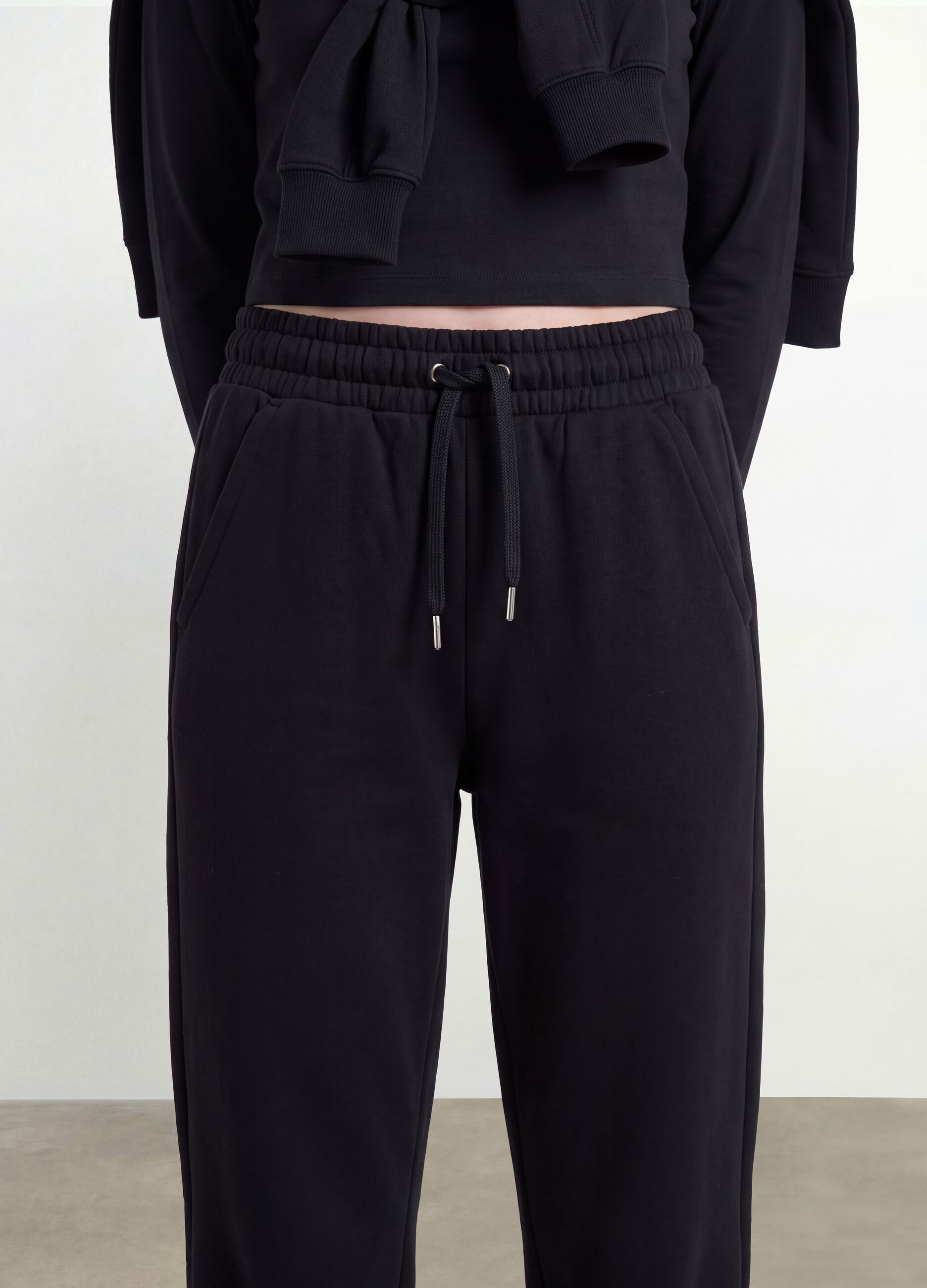 Black regular-fit jogger trousers in 100% organic cotton for girls