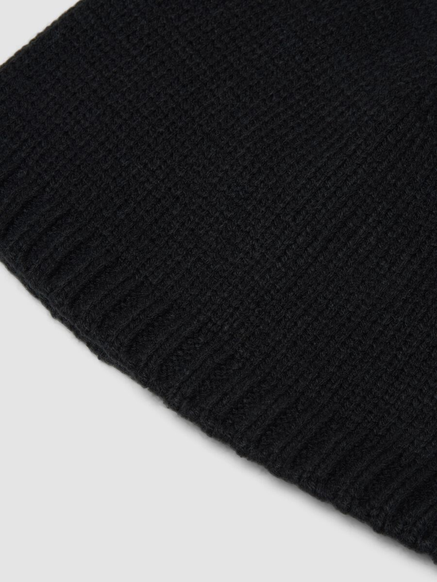 Black ribbed beanie_1