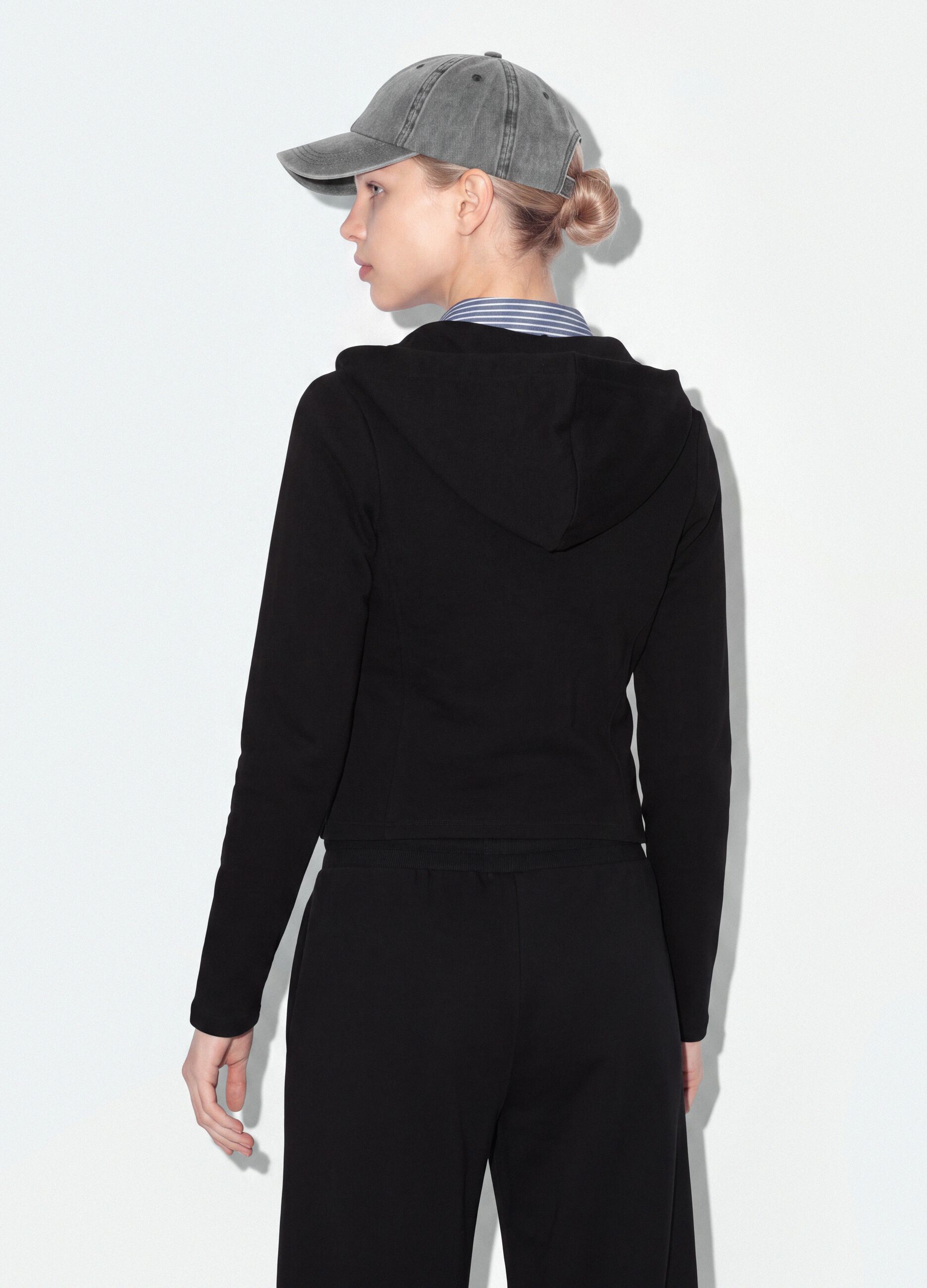 Black full-zip pure cotton hoodie, fitted