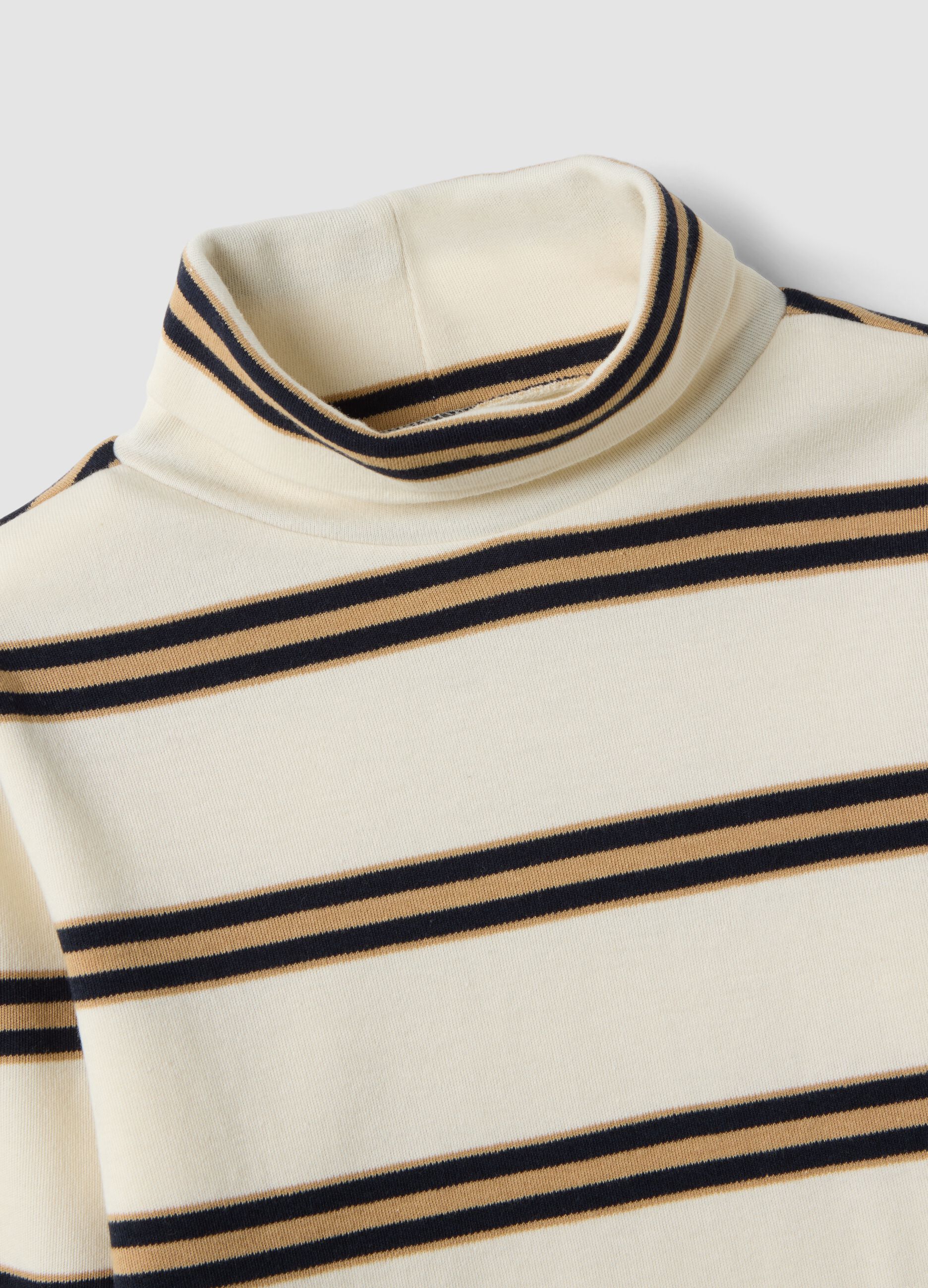Maglia beige a righe in puro cotone organico con dolcevita