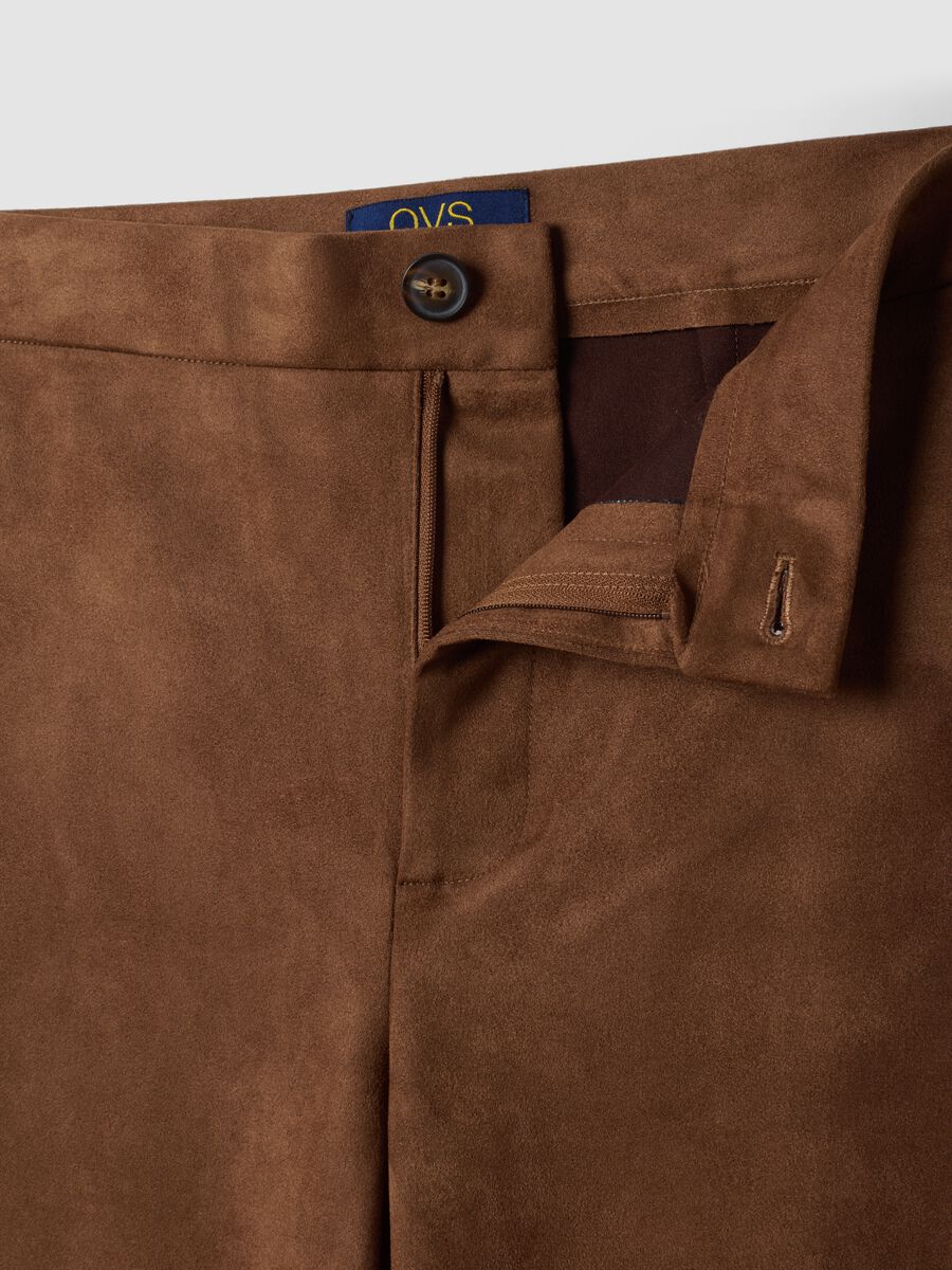 Pantaloni marroni flare in tessuto elasticizzato_5