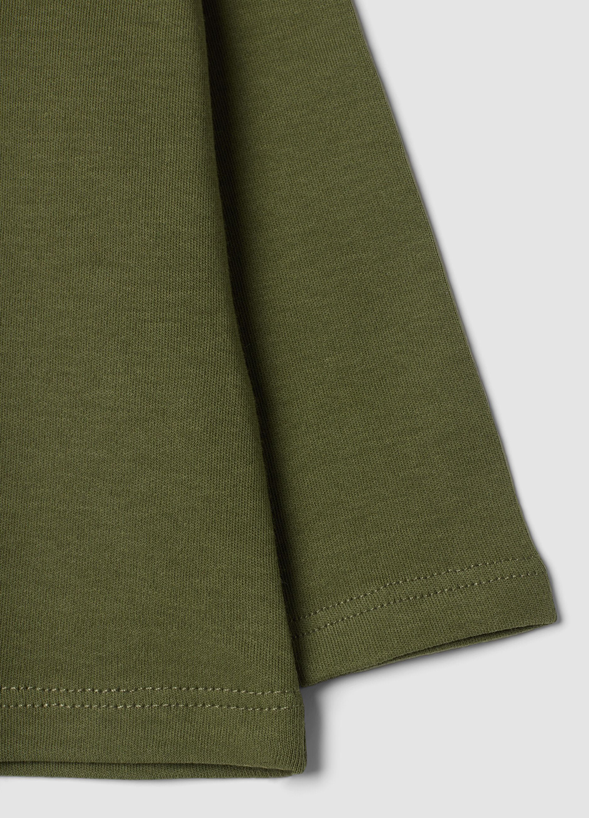 Maglia verde muschio dolcevita in puro cotone organico