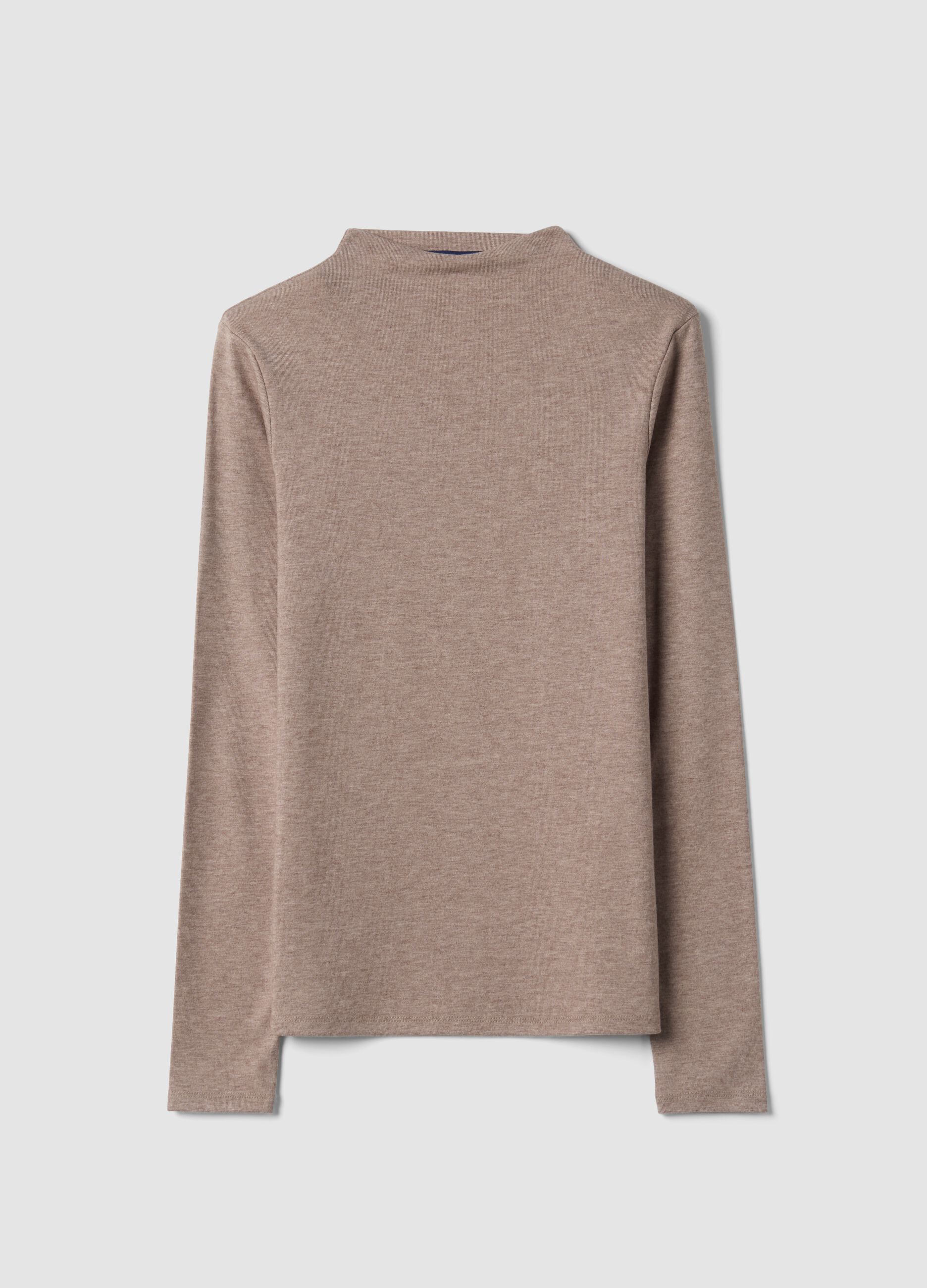 T-shirt beige in viscosa elasticizzata con girocollo