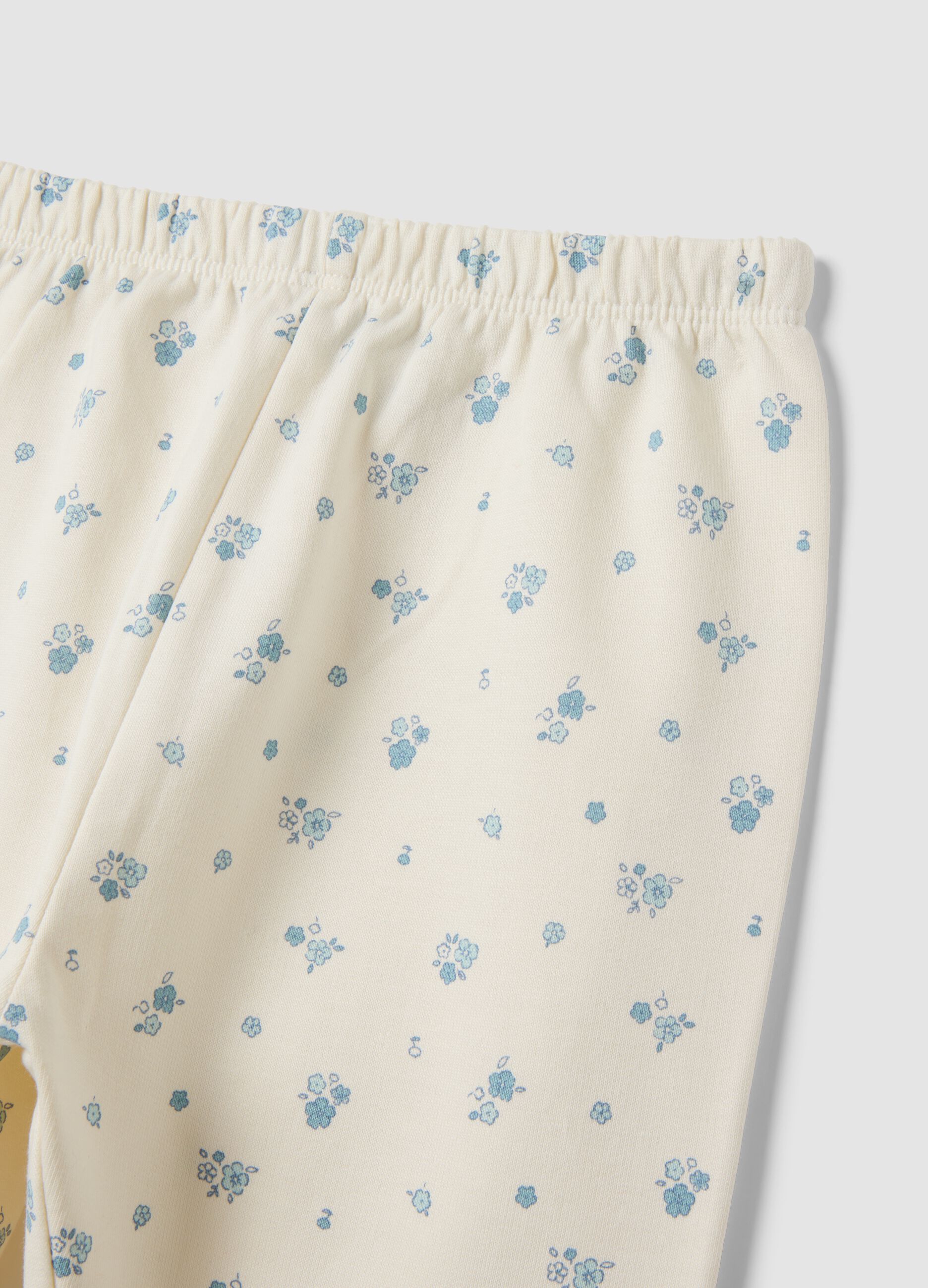 White organic cotton baby pyjamas with all-over print