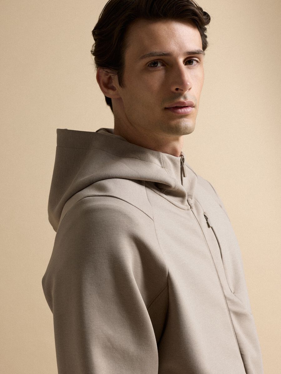 Breathable beige full-zip in 2-way stretch fabric_3