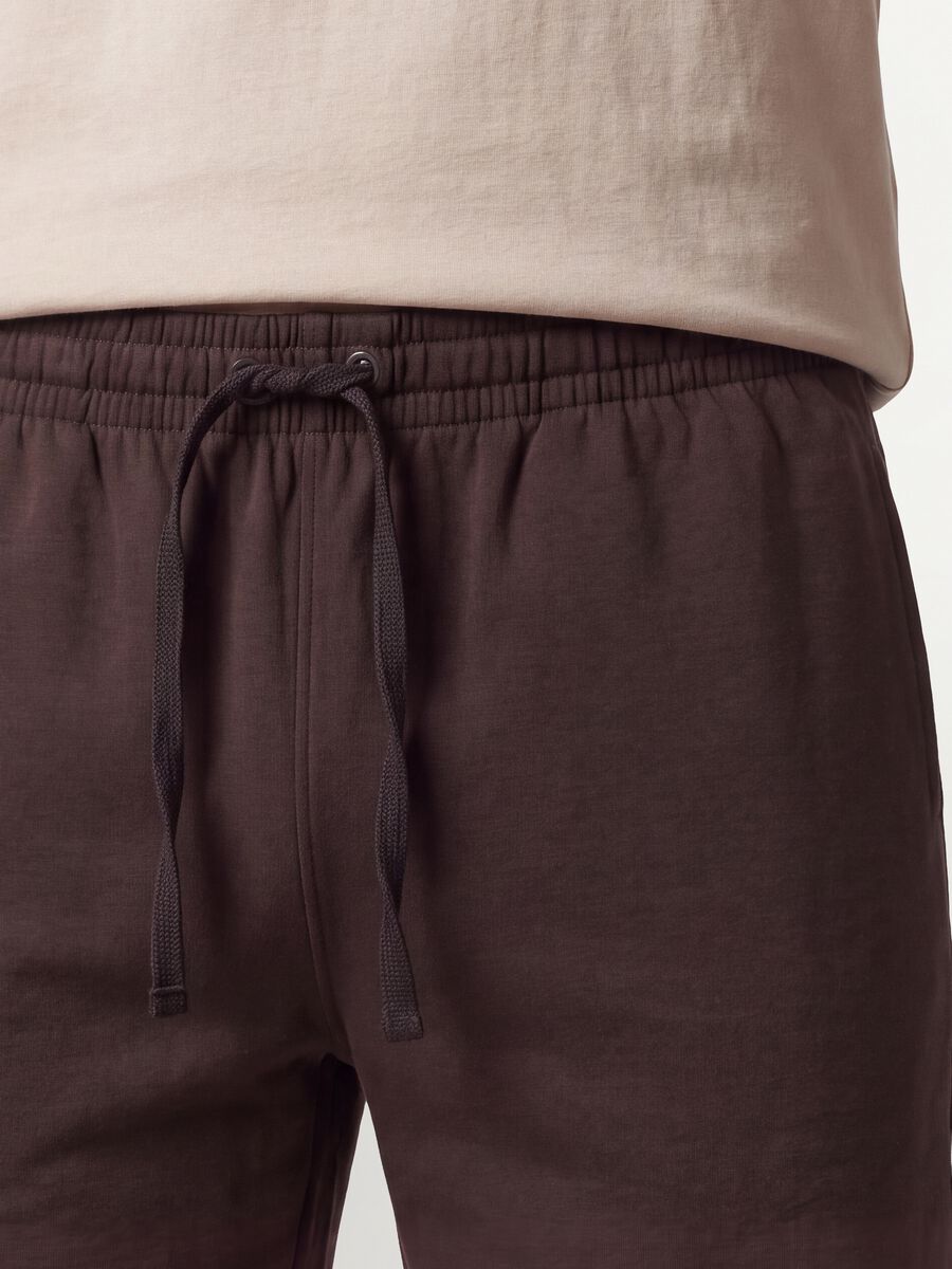 Brown cotton-blend shorts with elasticated waist, regular fit_2
