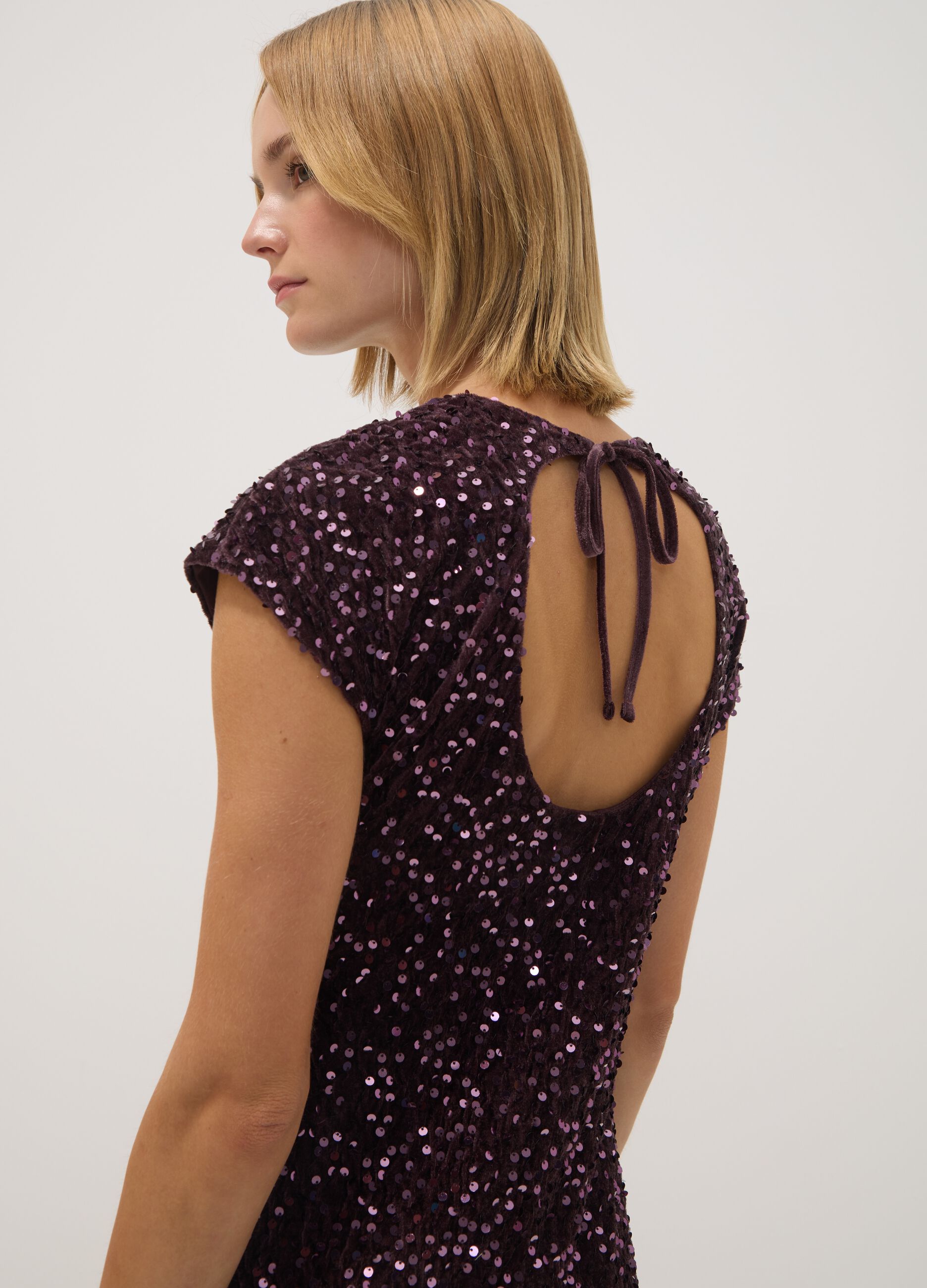 Wine-purple crew-neck fitted sequin dress