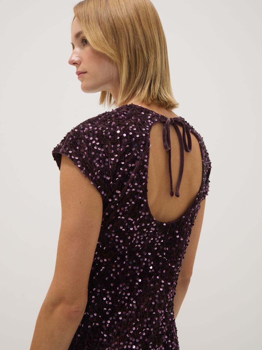 Wine-purple crew-neck fitted sequin dress_2