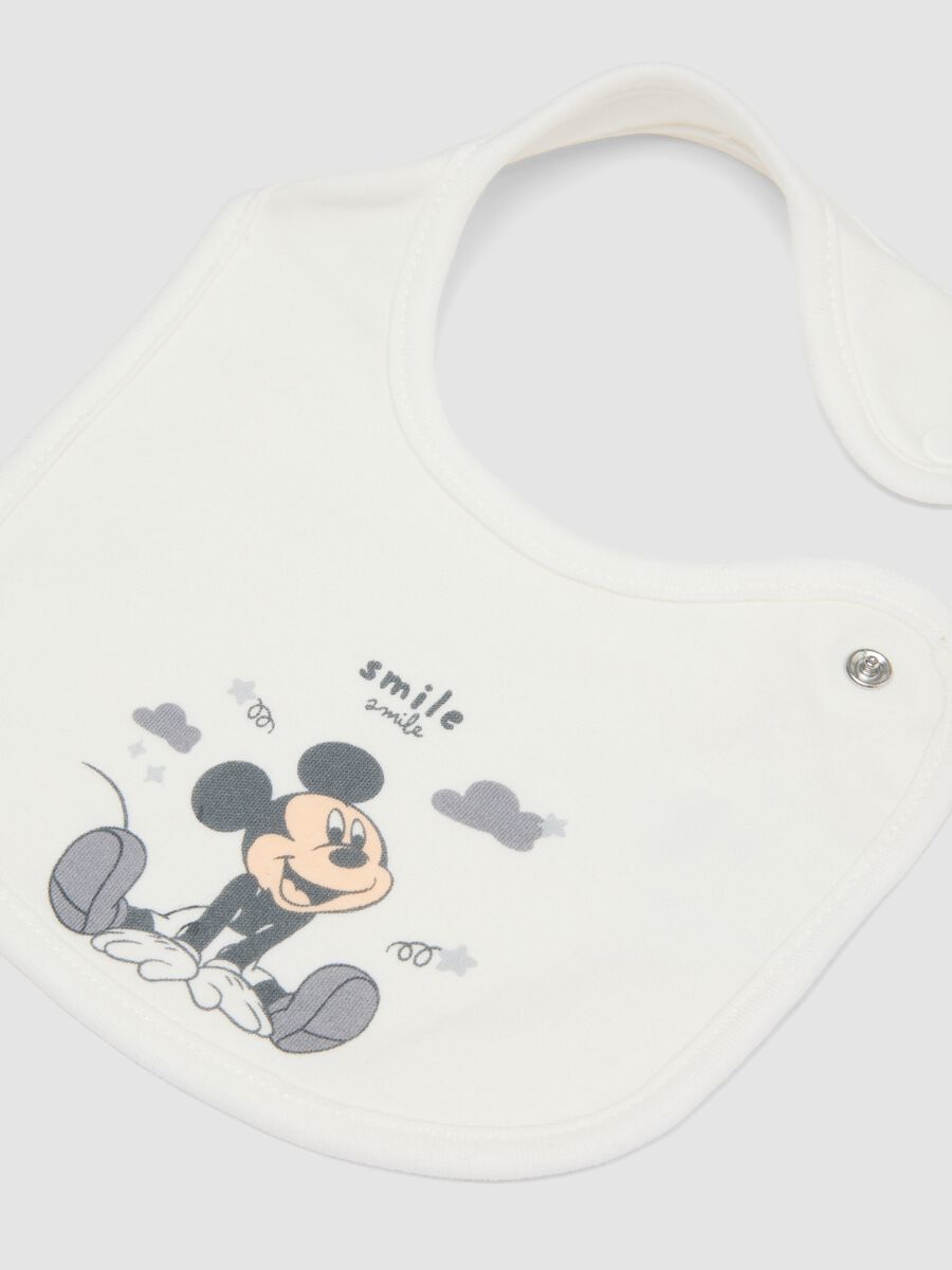 2-pack of white organic cotton bibs with Mickey print_2