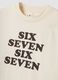 تيشيرت أبيض من قطن خالص بطباعة أمامية Six Seven بقصّة بوكسية_2