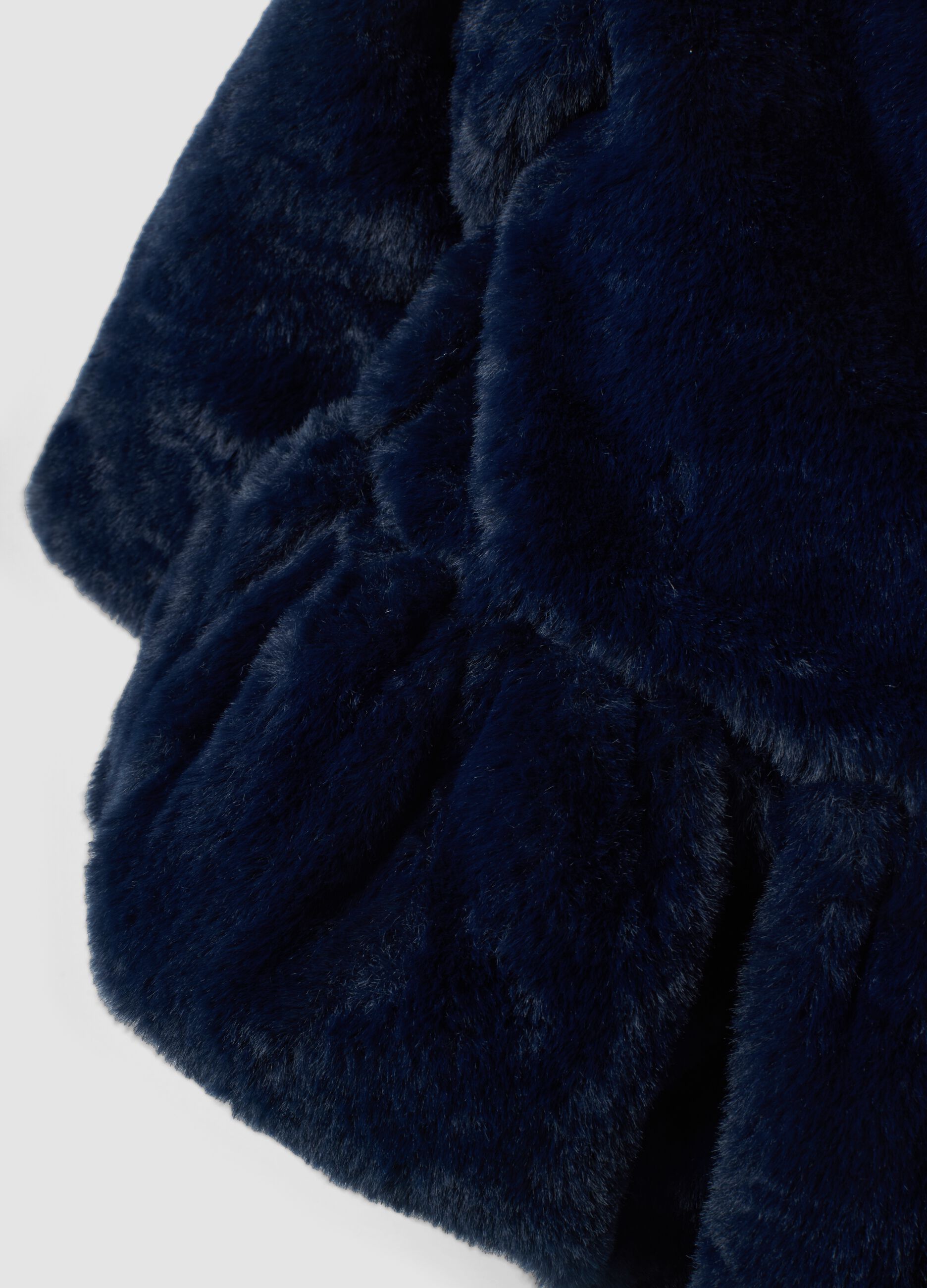 Giacca blu imbottita effetto peluche con zip