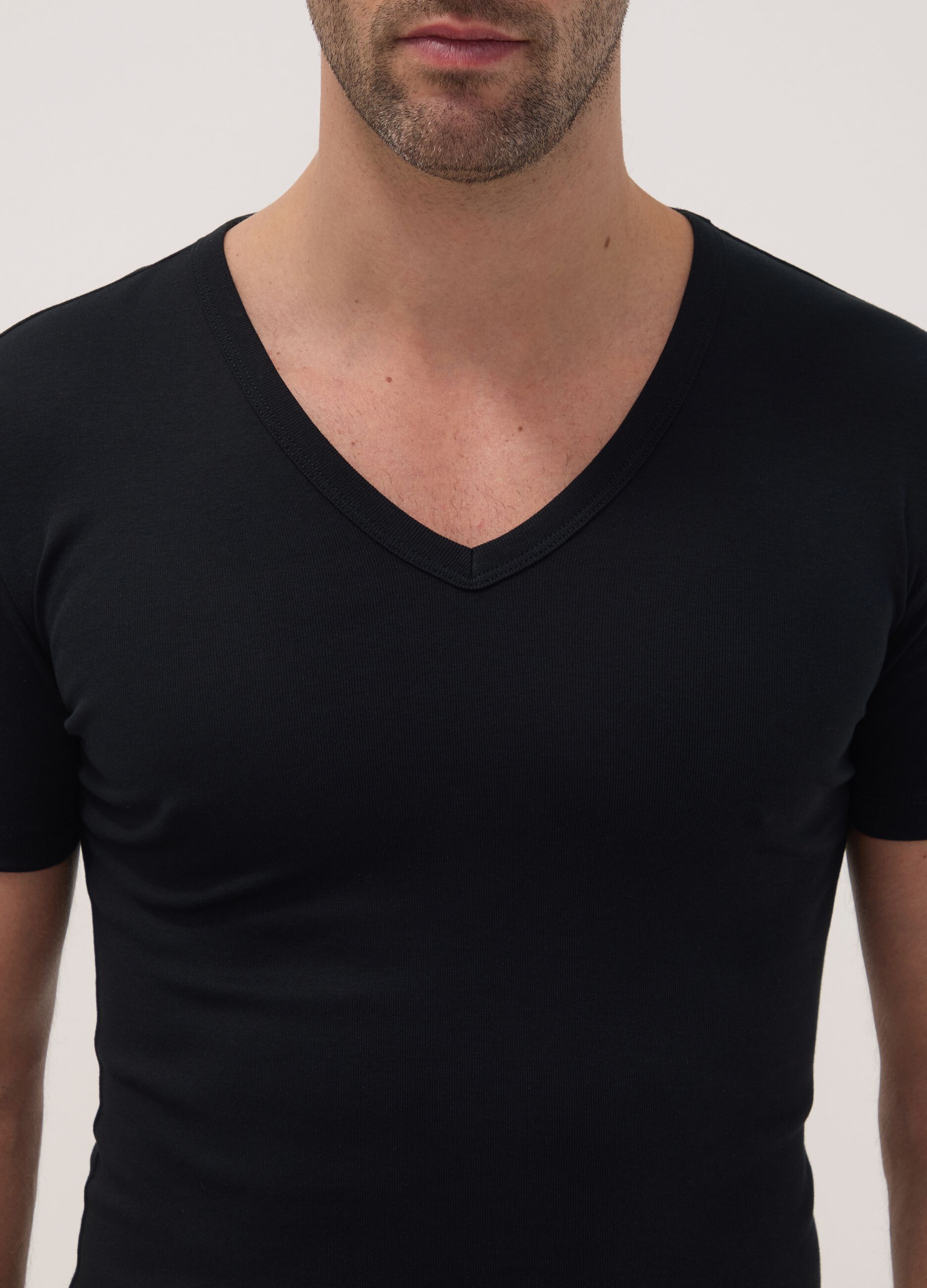 2-pack of black organic cotton T-shirts with deep V-neck
