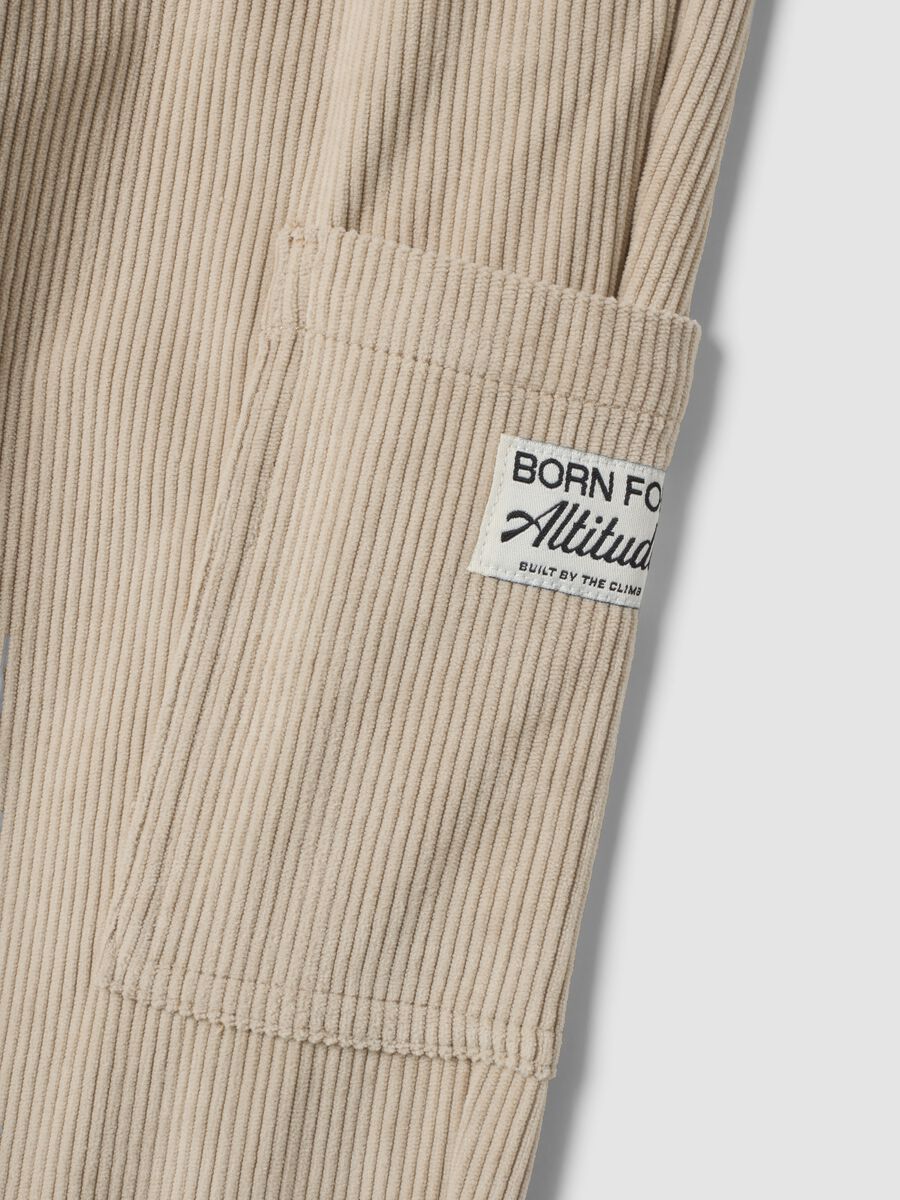 White comfort-fit cargo trousers with elasticated waistband_2