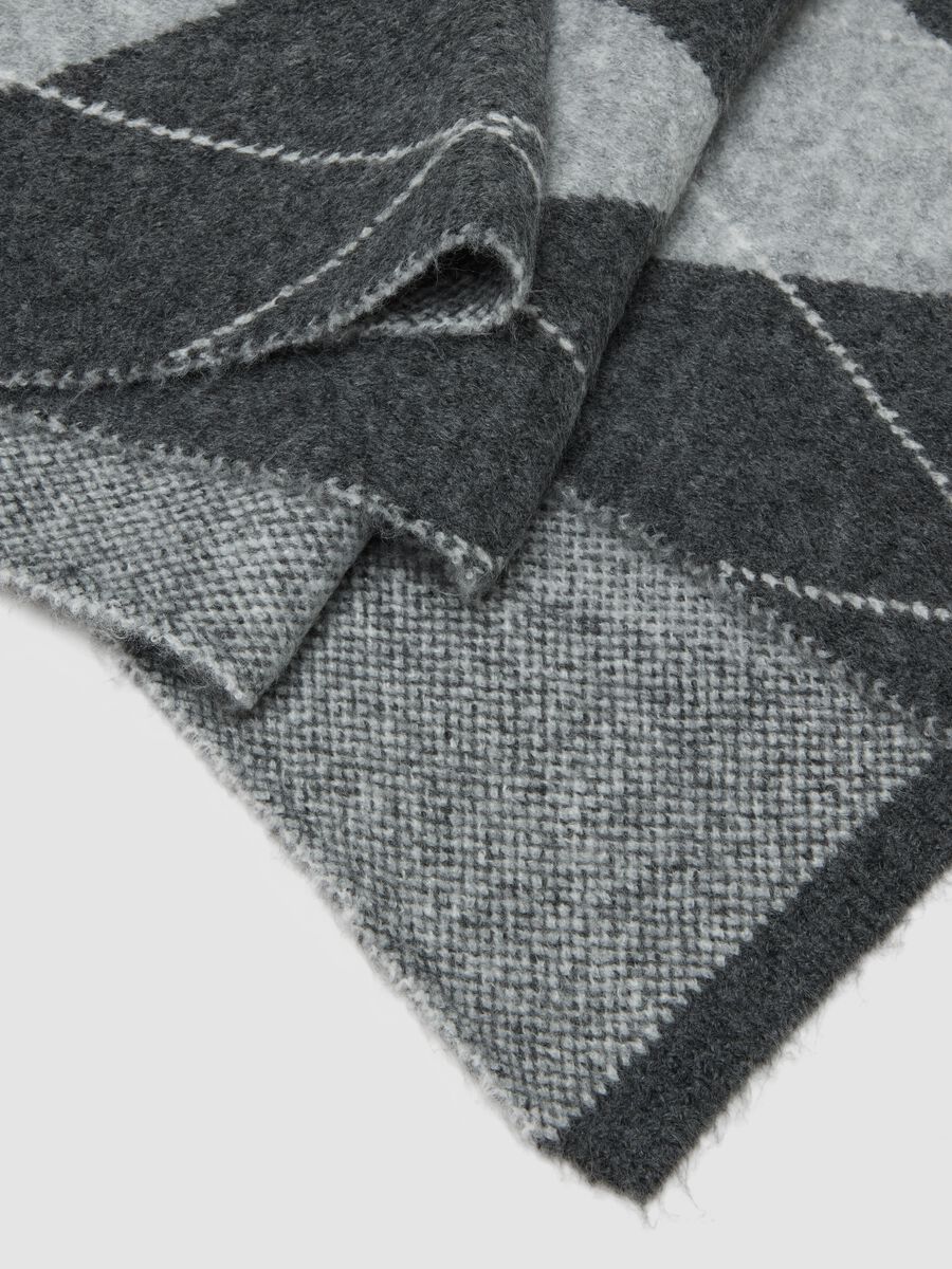 Grey diamond-pattern stretch-fabric scarf_2