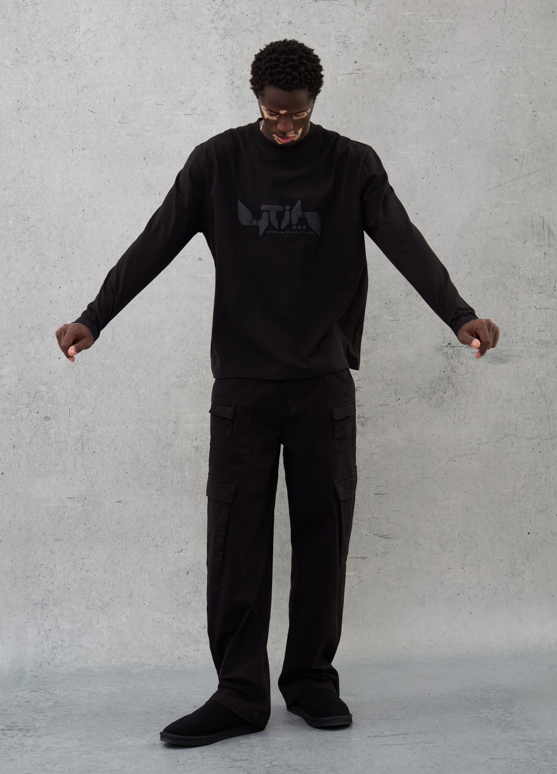 Long-sleeved Graphic T-shirt Black