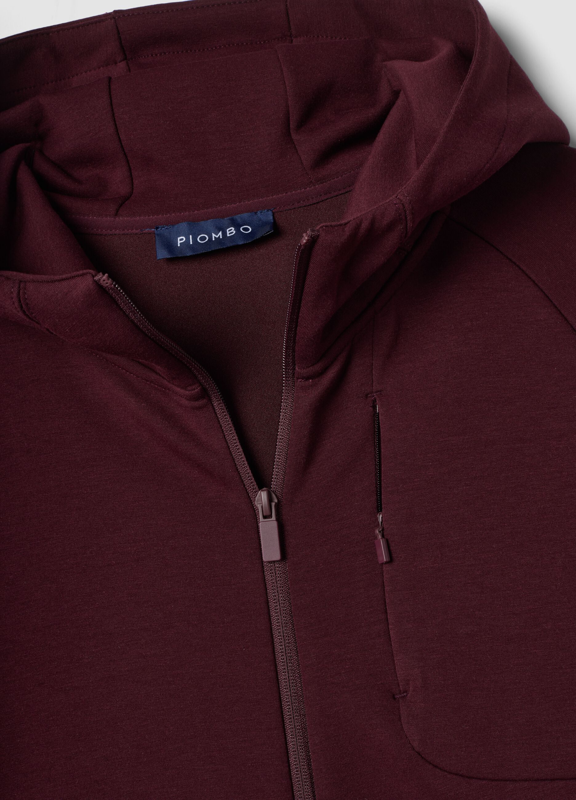 Breathable red full-zip in 2-Way Stretch fabric