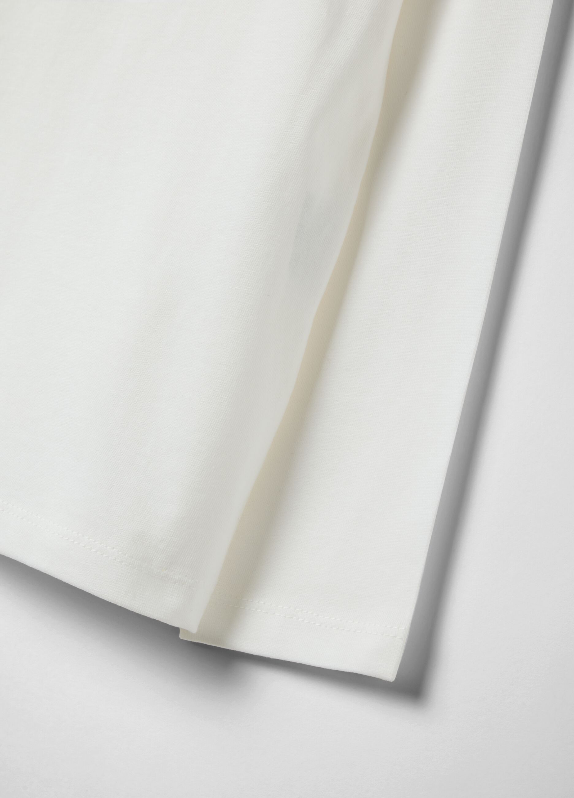 White pure organic cotton T-shirt with front print