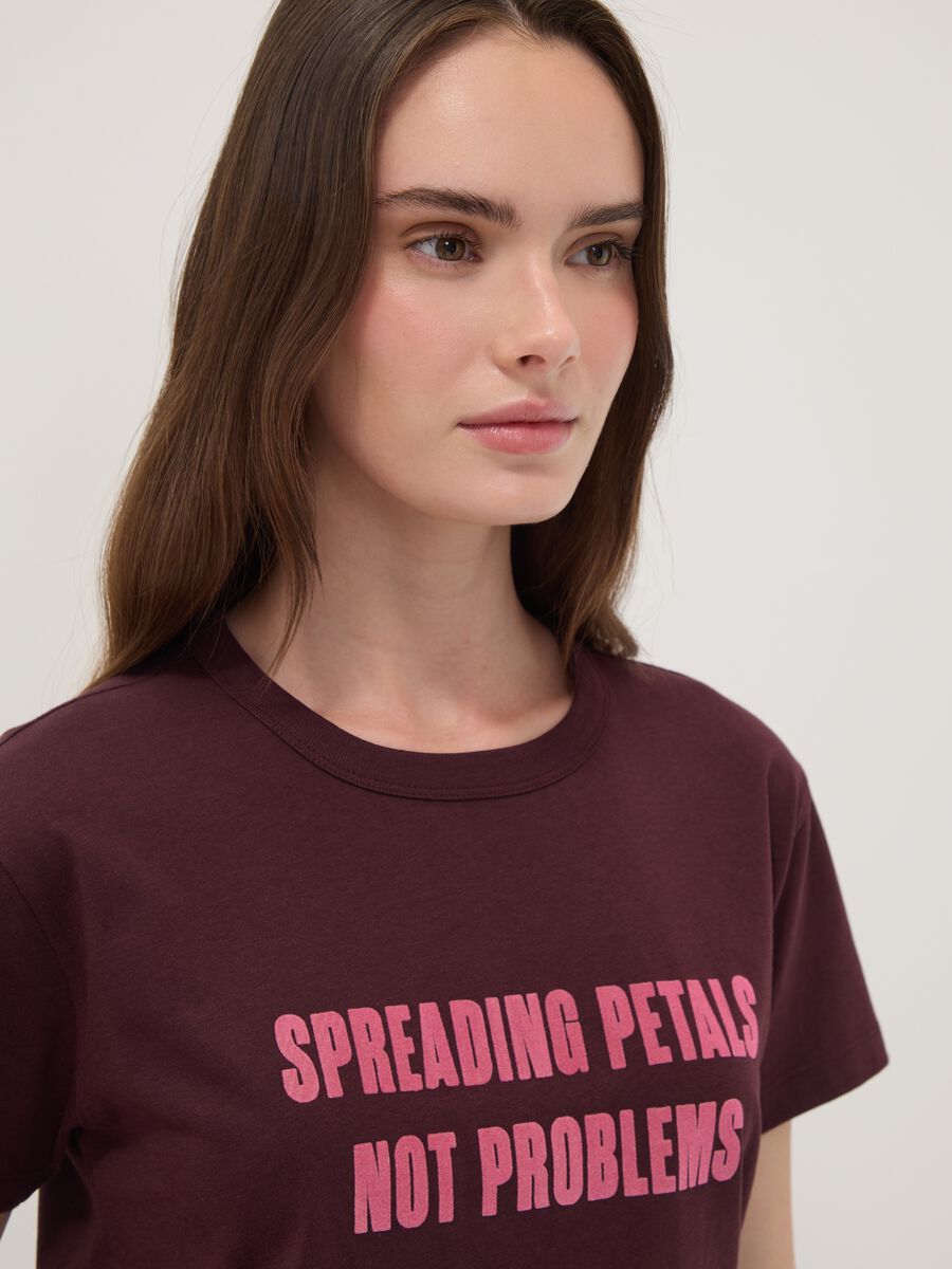 Red pure cotton T-shirt with front slogan, regular fit_0