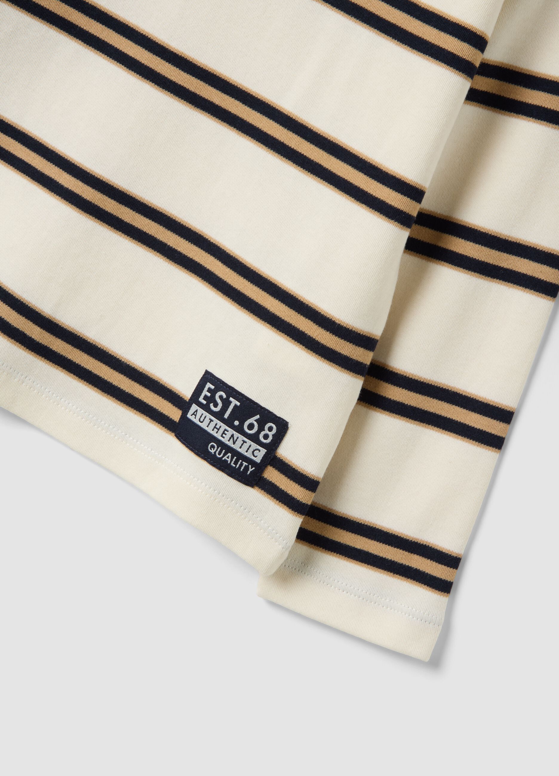 Maglia beige a righe in puro cotone organico con dolcevita