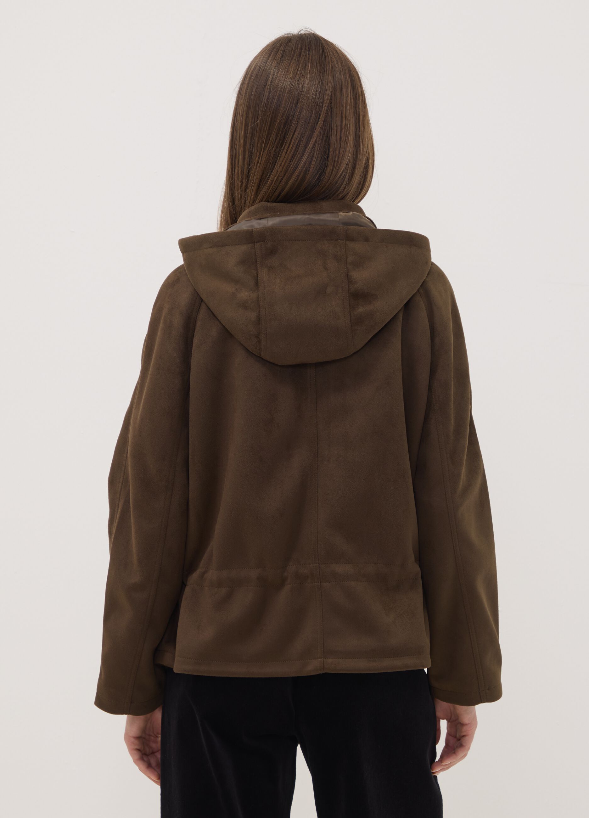 Parka marrone con cappuccio e chiusura zip e bottoni