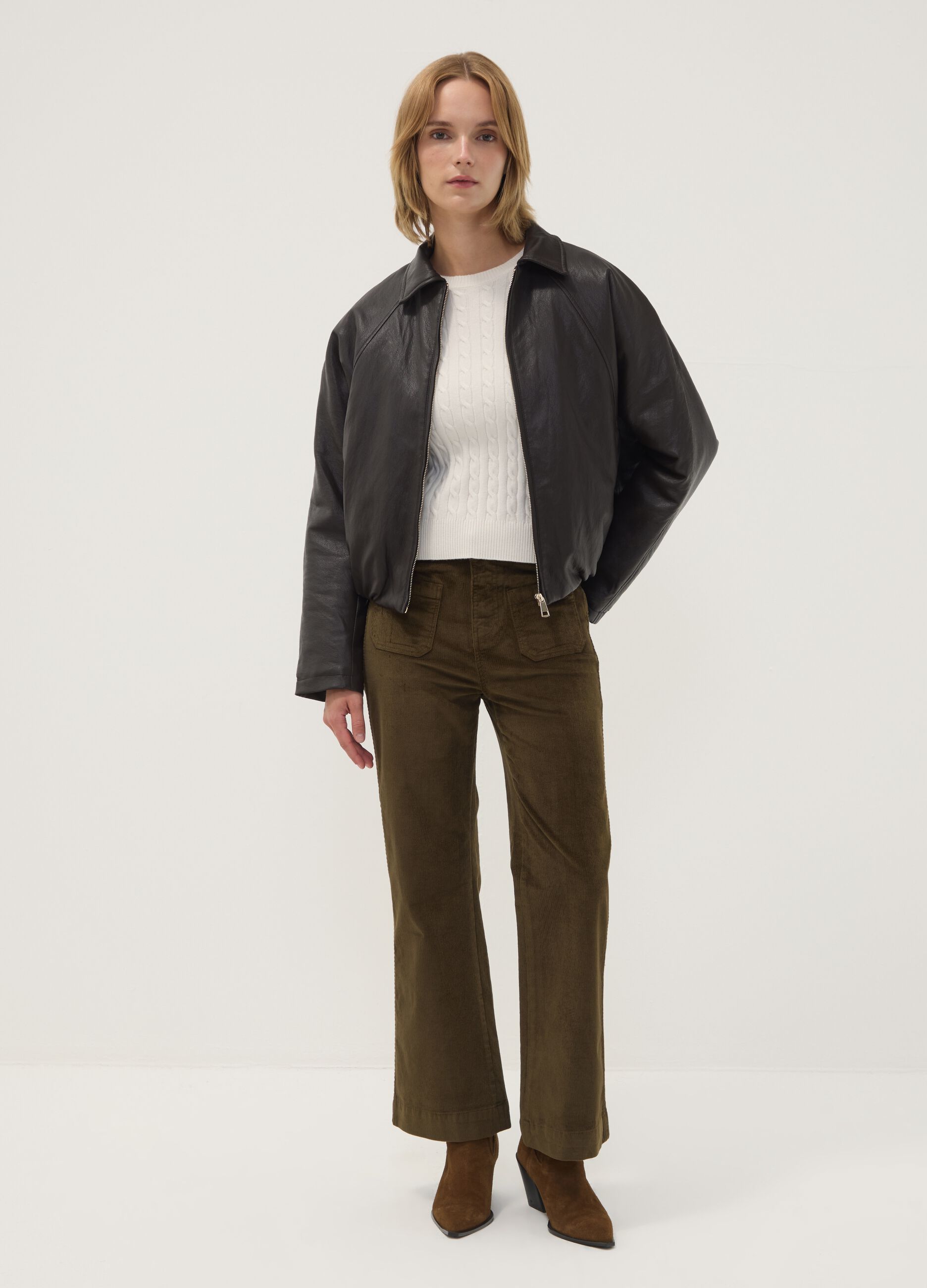 Pantaloni verdi flare in cotone e modal elasticizzato a coste