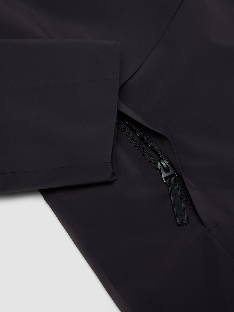 Giacca nera idrorepellente con cappuccio e zip regular fit ALTAVIA STUDIO_9