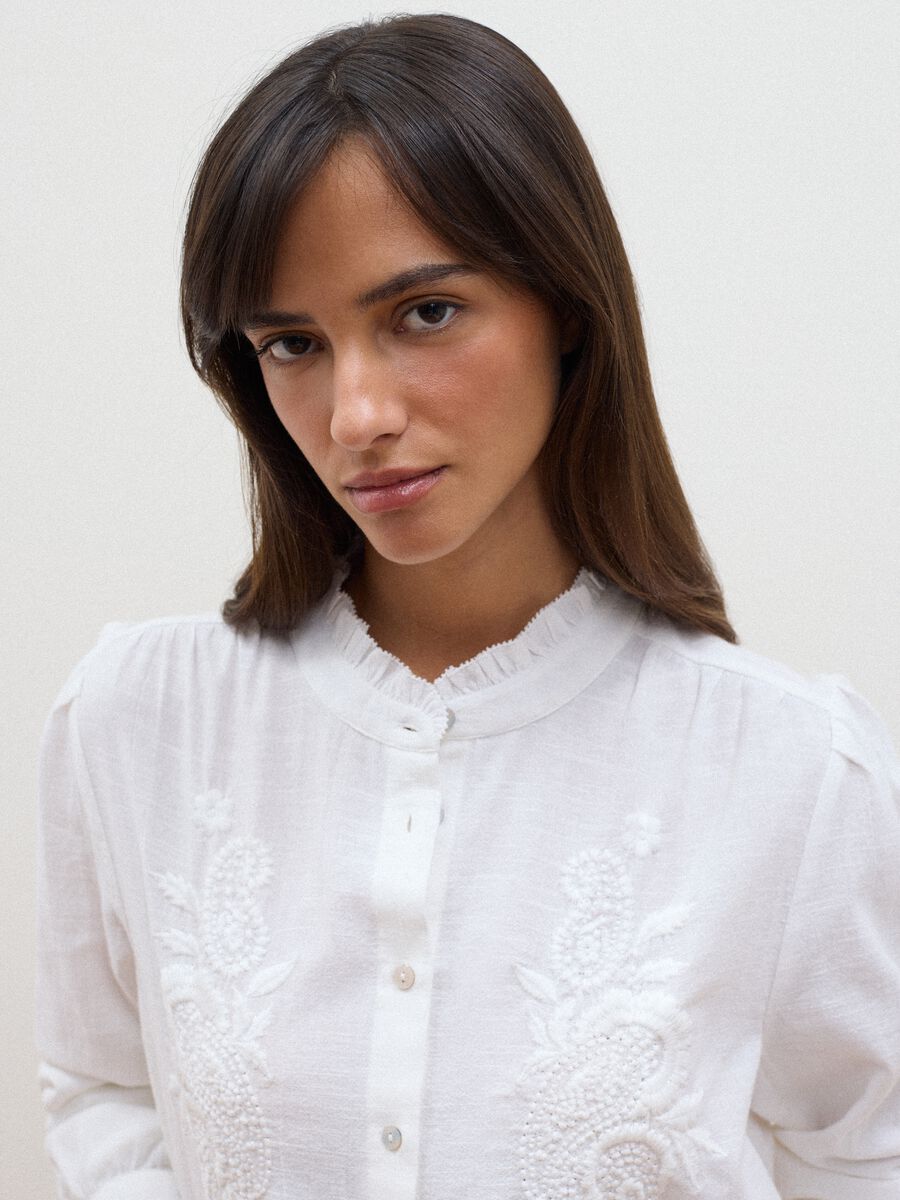 White pure cotton shirt with embroidery_1