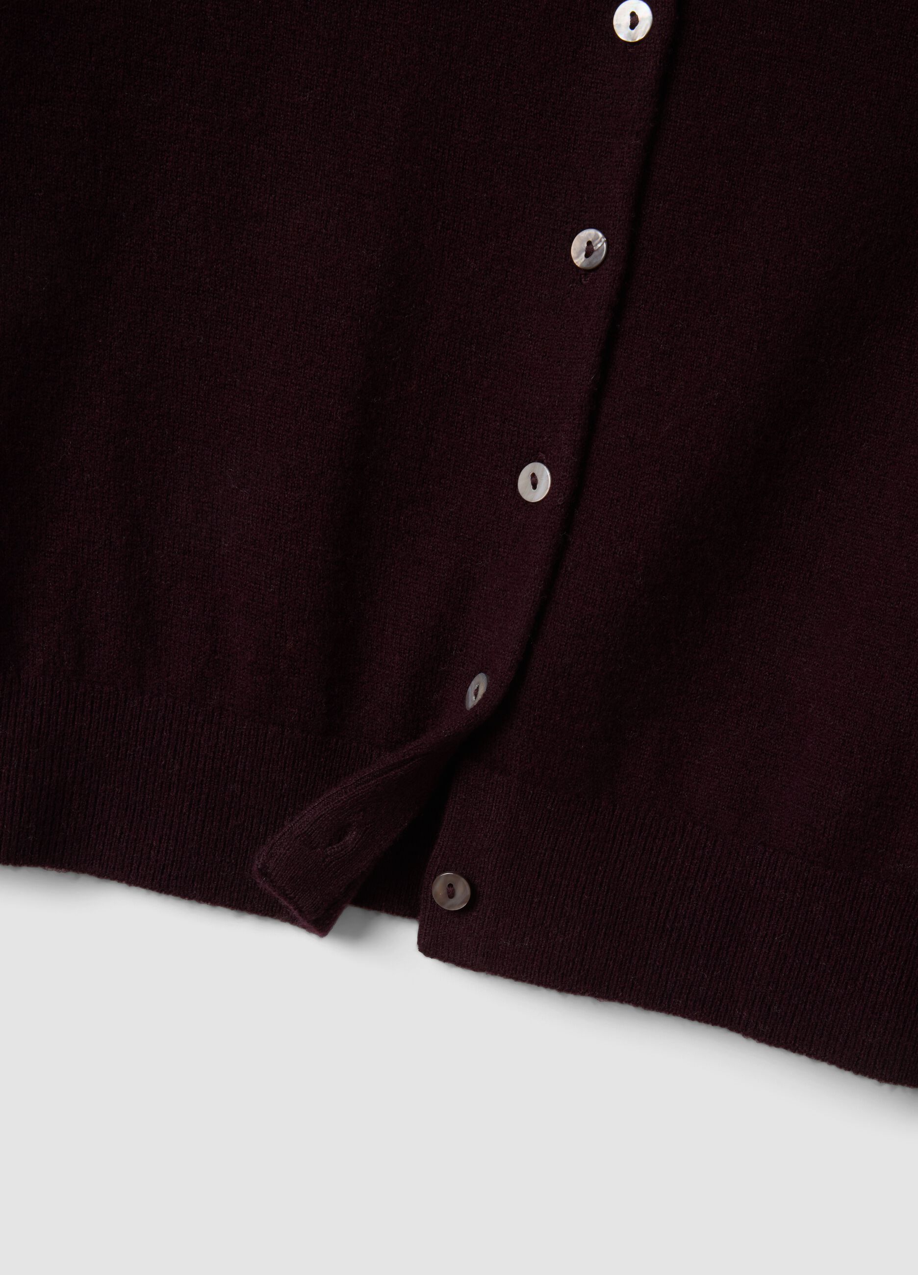 Cardigan viola in pura lana con girocollo e bottoni regular fit