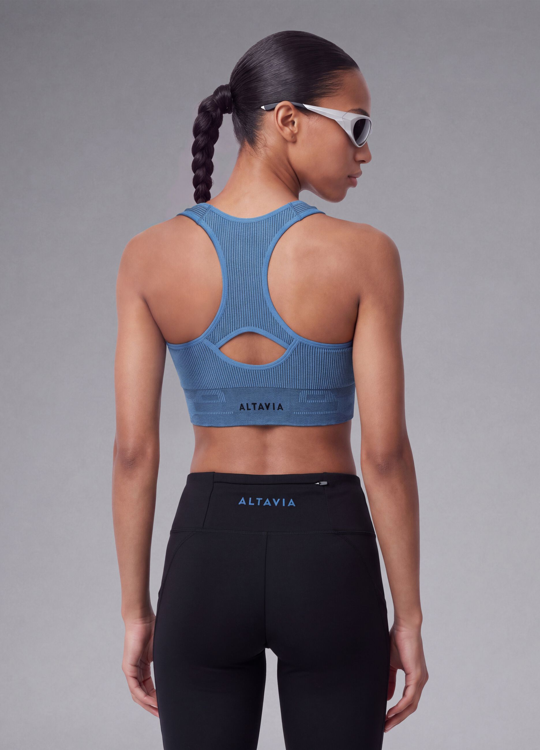 توب تقني أزرق قابل للتنفس من قماش مطاطي ALTAVIA RUNNING