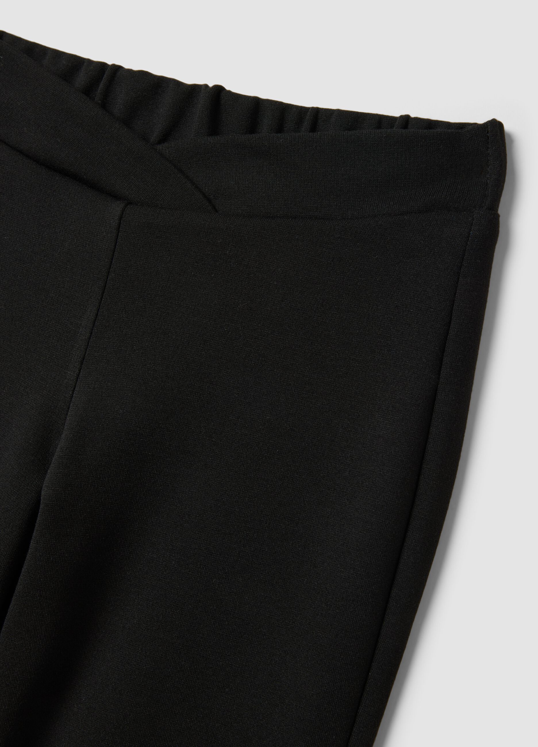 Pantaloni neri flare in viscosa elasticizzato