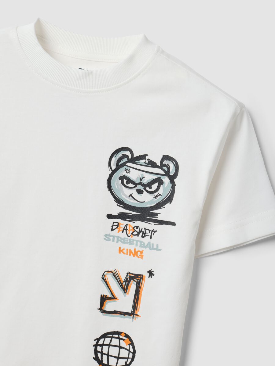 White oversized pure cotton T-shirt with graphic print for boys_3
