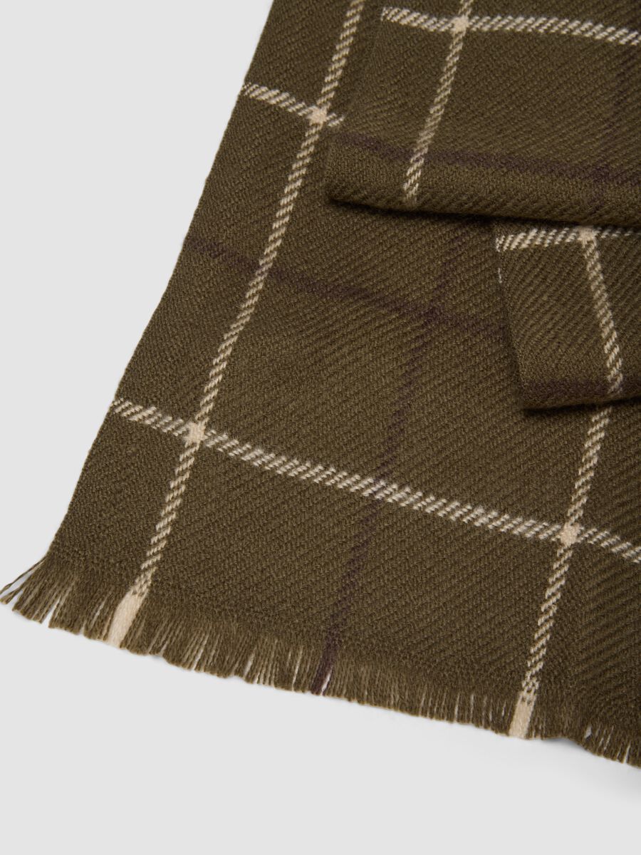 Green checked scarf with fringes_2