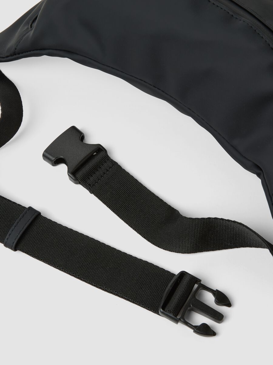 Black bum bag with adjustable belt and zip_1