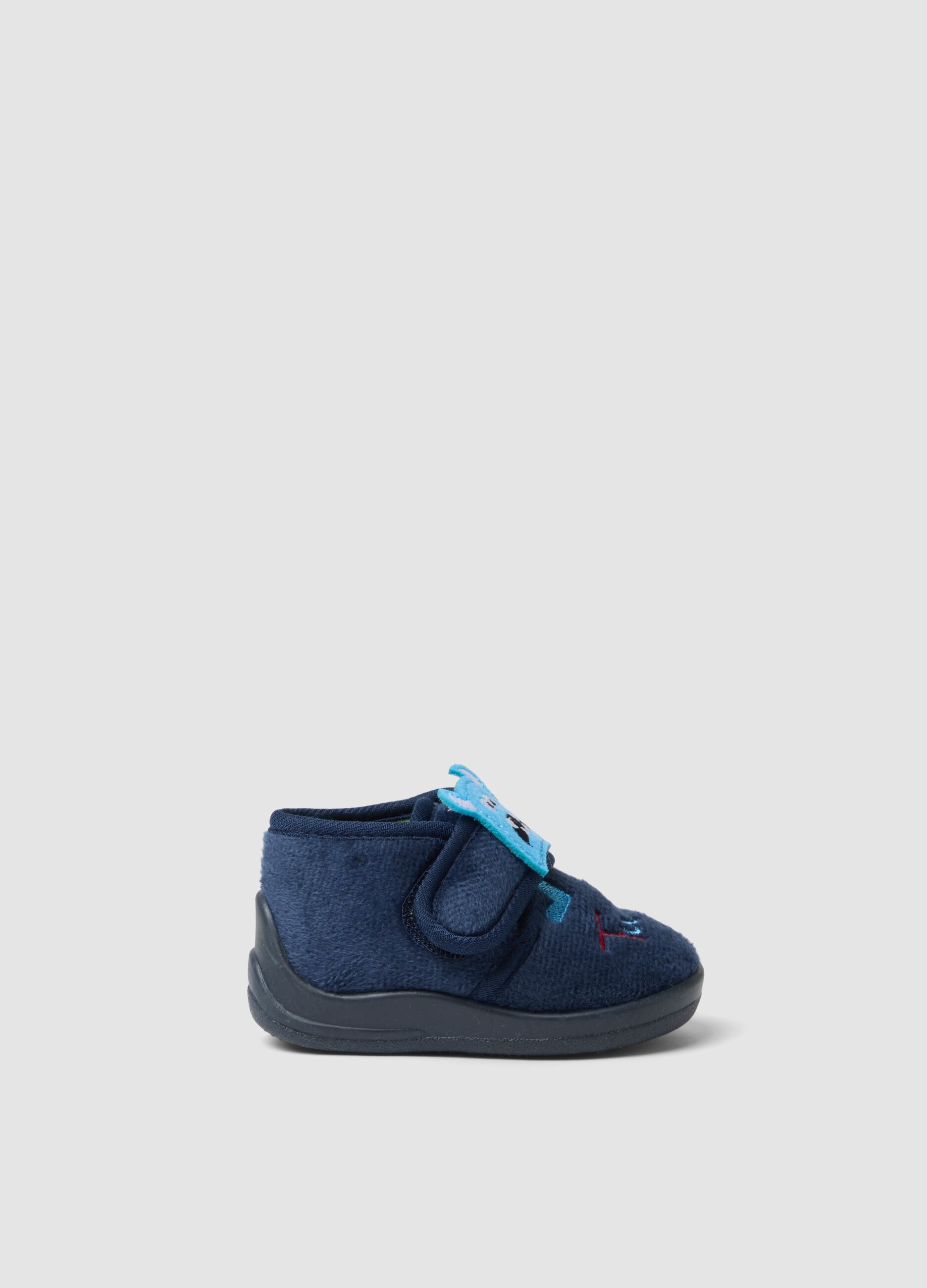 Pantofole blu con mostri ricamati