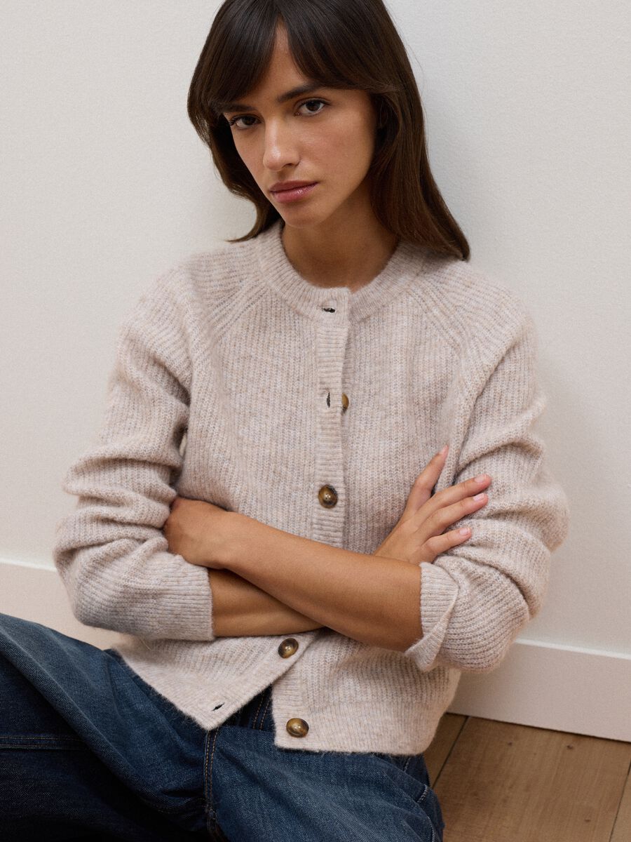 Beige crew-neck cardigan in stretchy wool and alpaca, regular fit_1