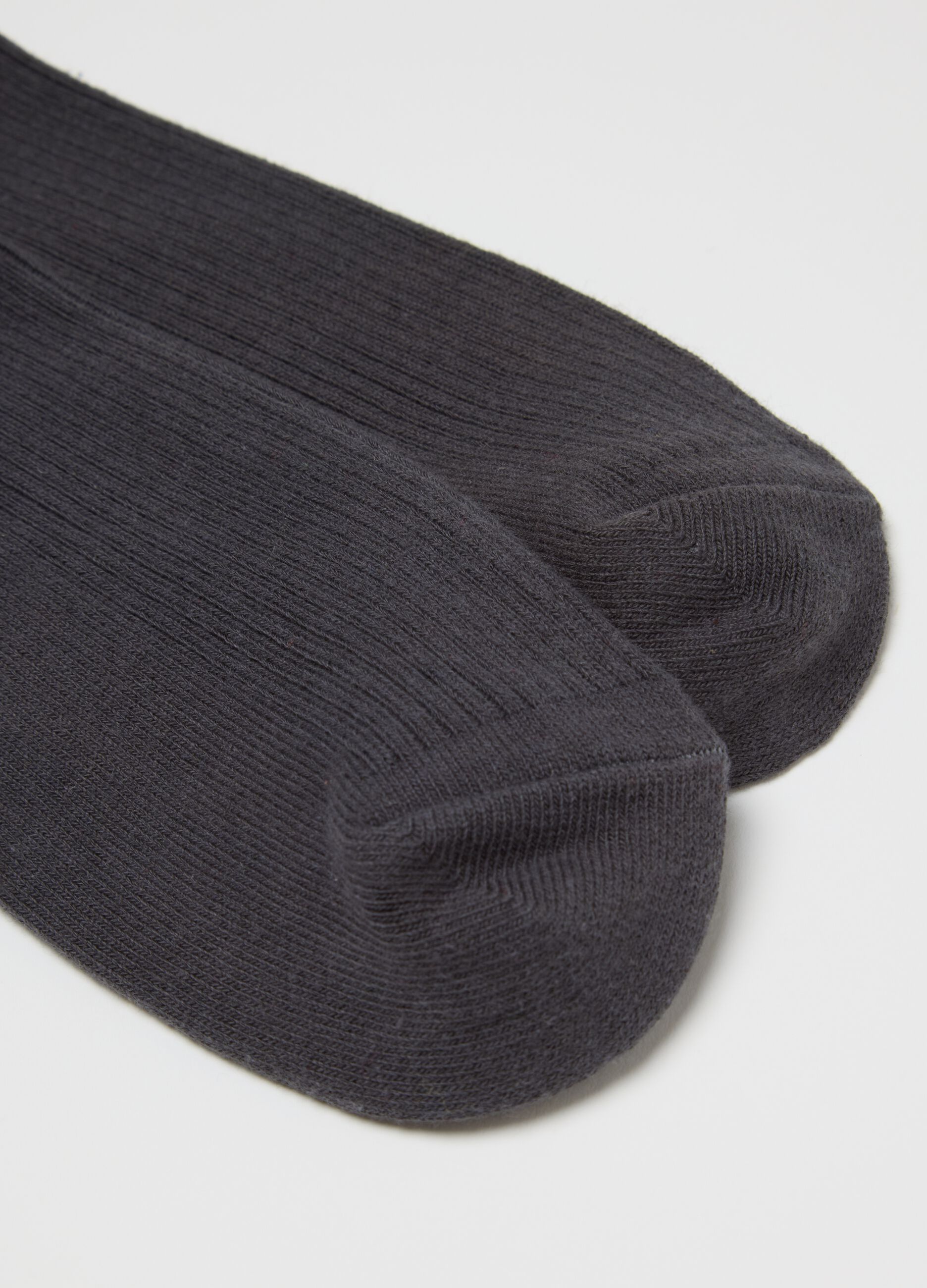 جوارب ميدي سوداء من مزيج القطن